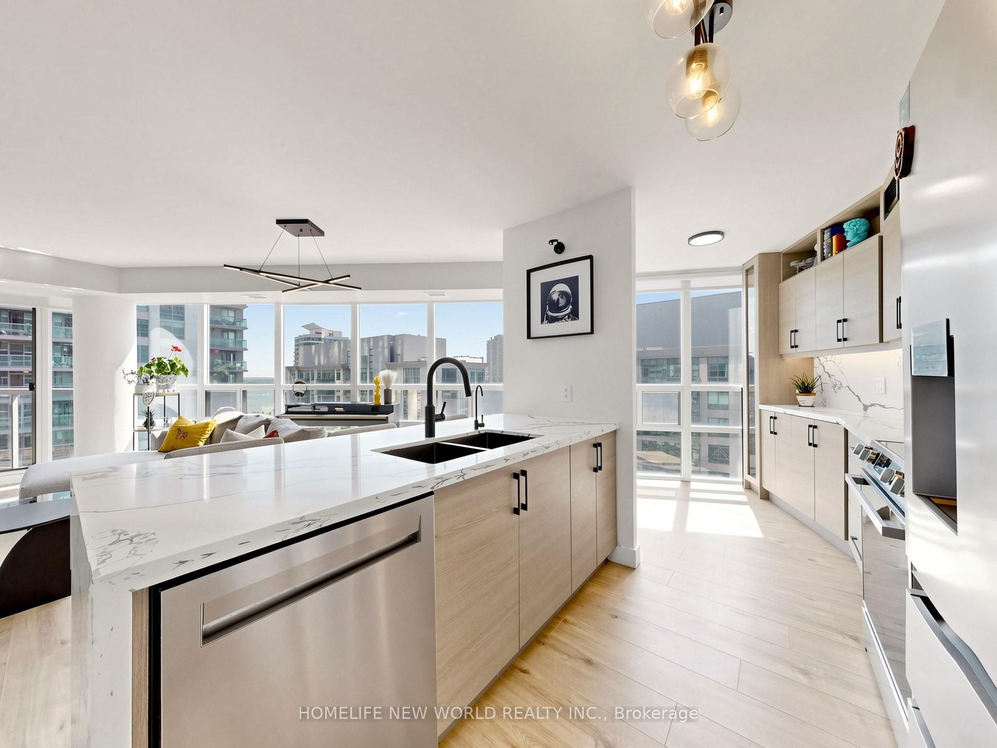 30 Grand Trunk Crescent 1911, Toronto, ON M5J 3A4 photo 3