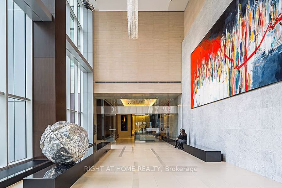 386 Yonge Street 5016, Toronto, ON M5B 0A5 photo 2