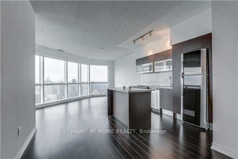 386 Yonge Street 5016, Toronto, ON M5B 0A5 photo 5