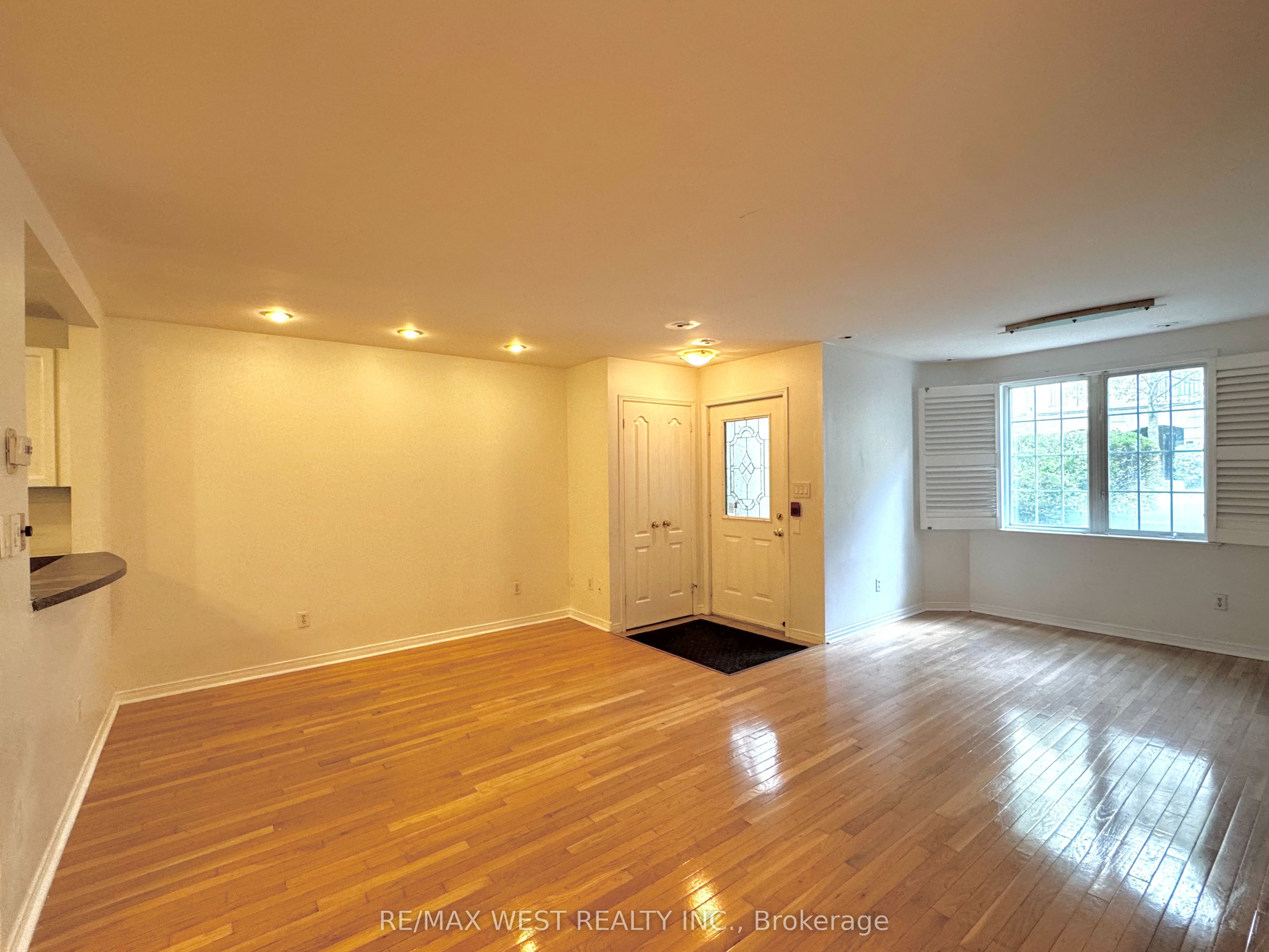 108 Finch Avenue W A21, Toronto, ON M2N 6W6 photo 3