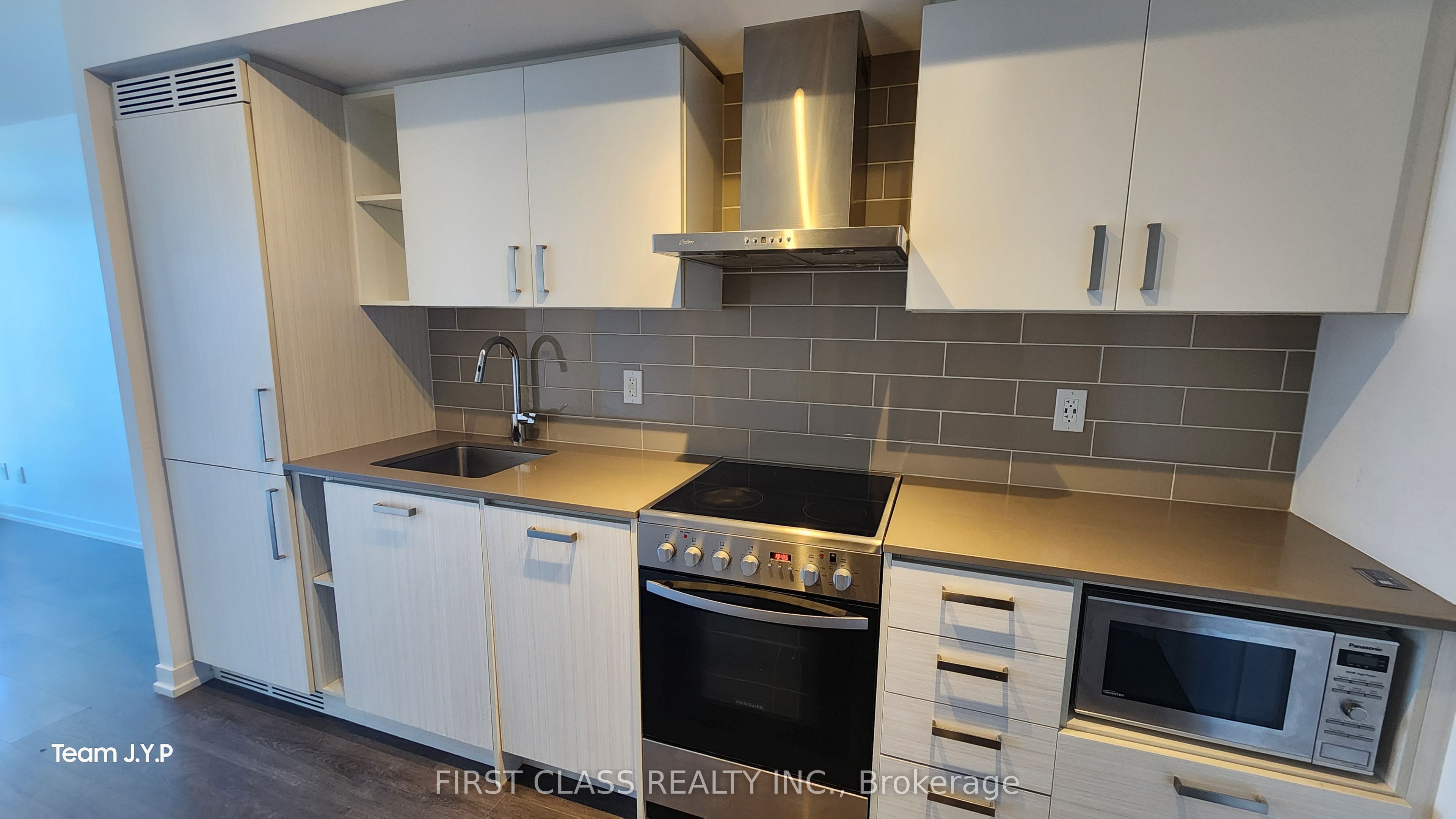 125 Redpath Avenue 1413, Toronto, ON M4S 2J9