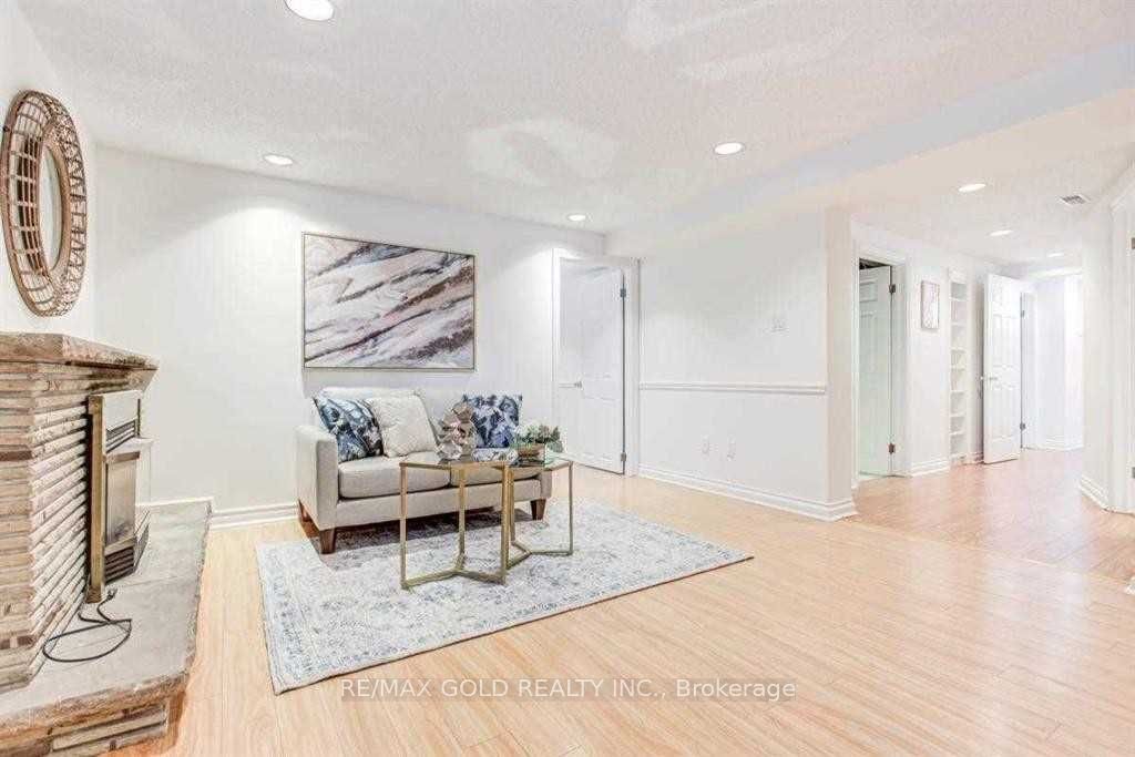 41 Fleetwell Court Bsmt, Toronto, ON M2R 1L4 photo 2