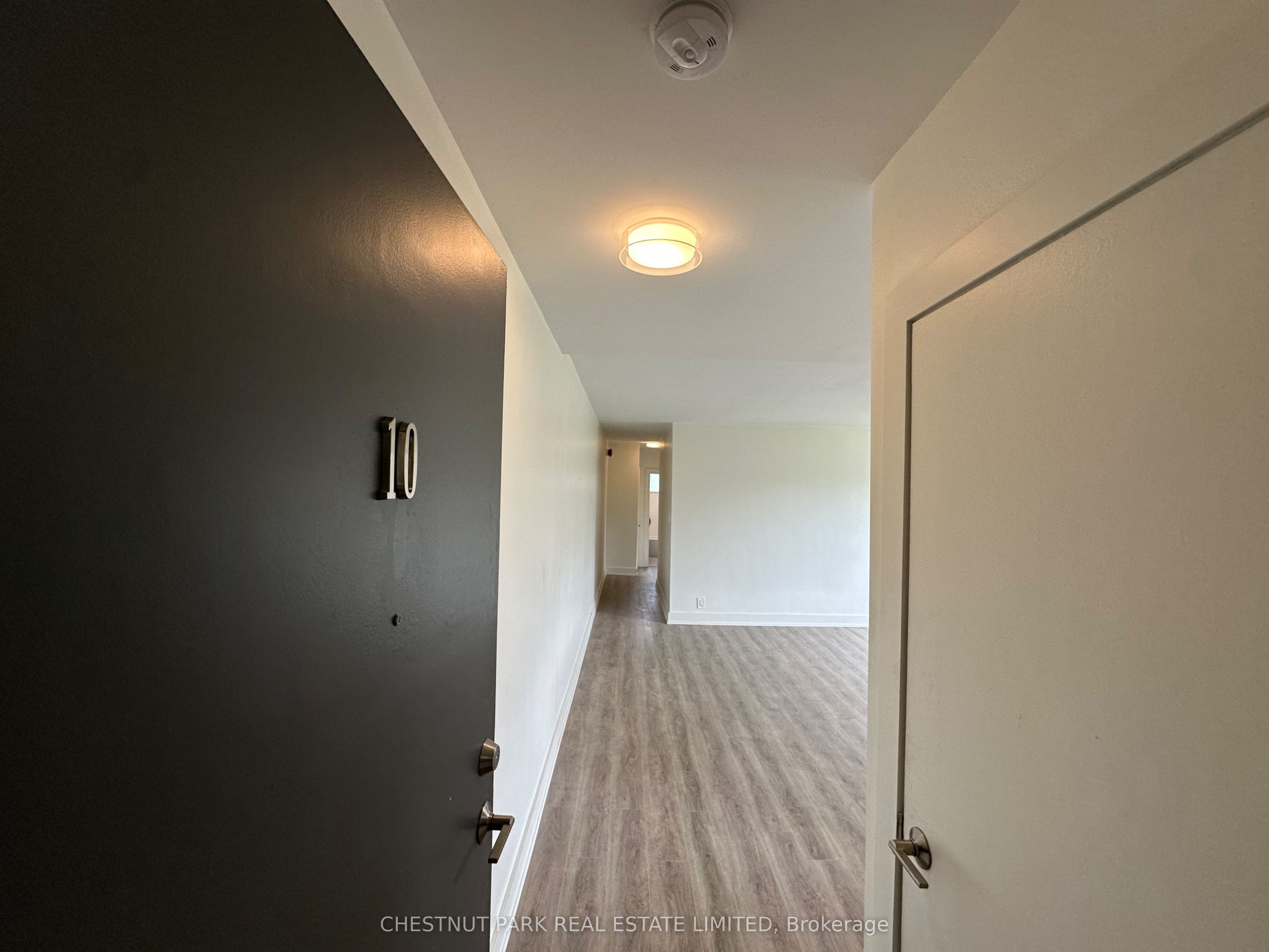 9 Wingreen Court 10, Toronto, ON M3B 1B9 photo 2