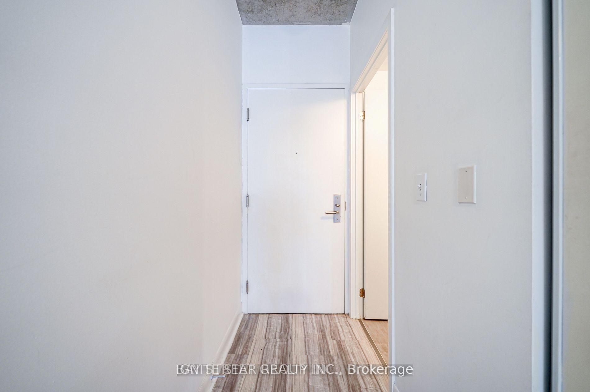 478 King Street W 209, Toronto, ON M5V 0A8