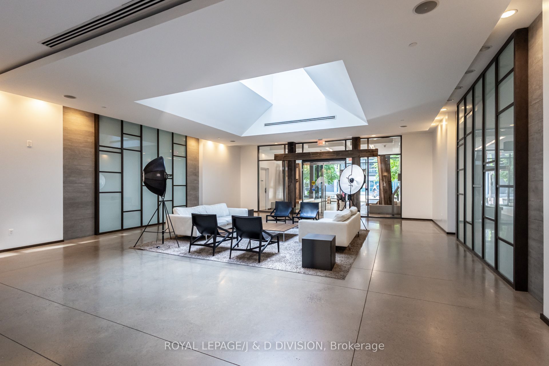 1030 King Street W 435, Toronto, ON M6K 1E6 photo 2