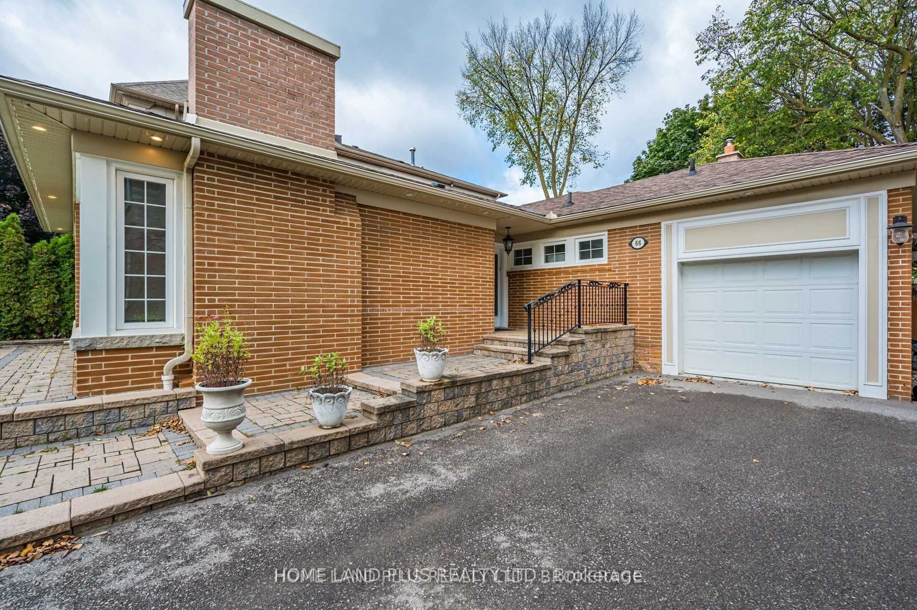 66 Munro Boulevard, Toronto, ON M2P 1C2 photo 2