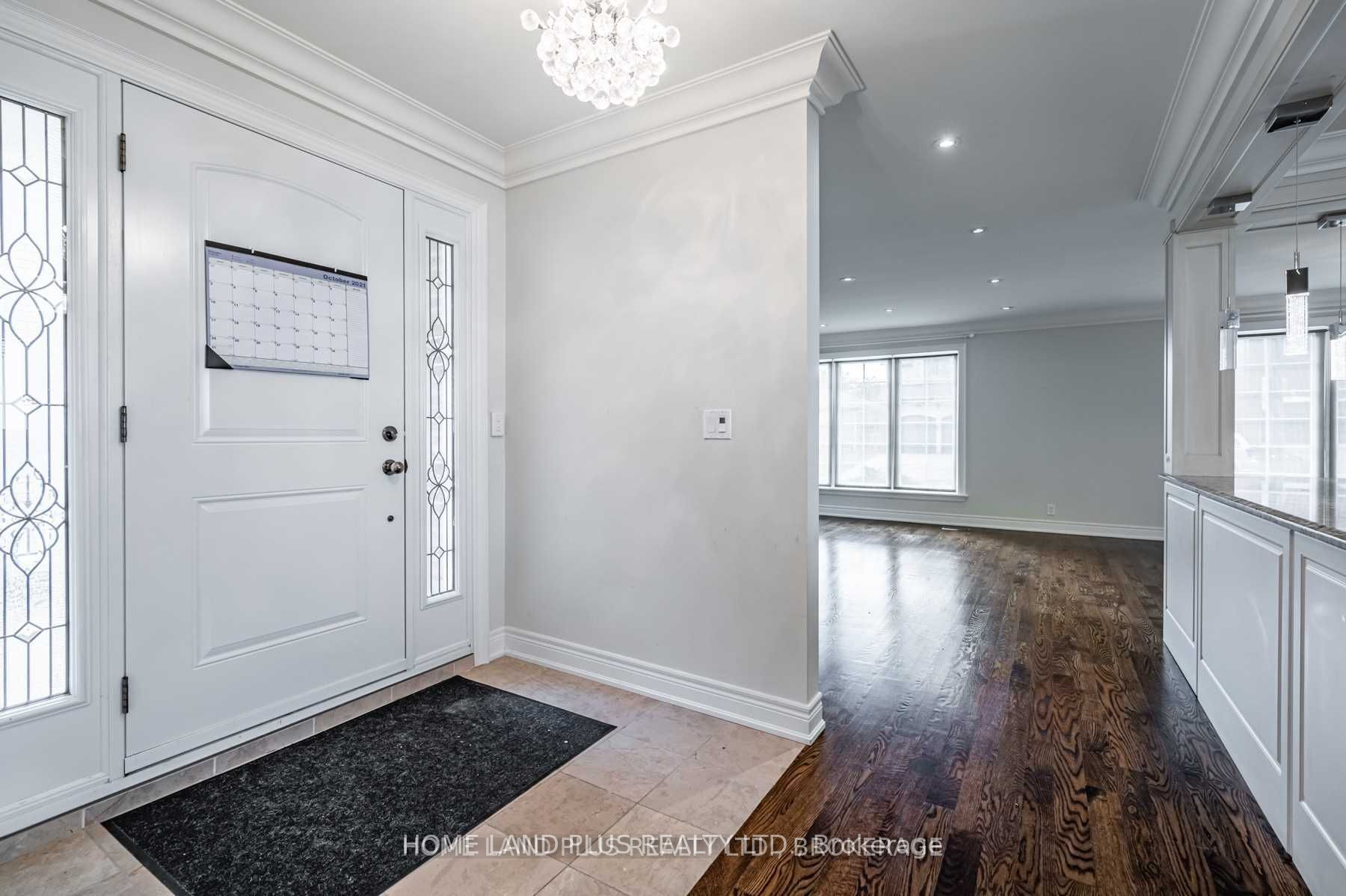 66 Munro Boulevard, Toronto, ON M2P 1C2 photo 3