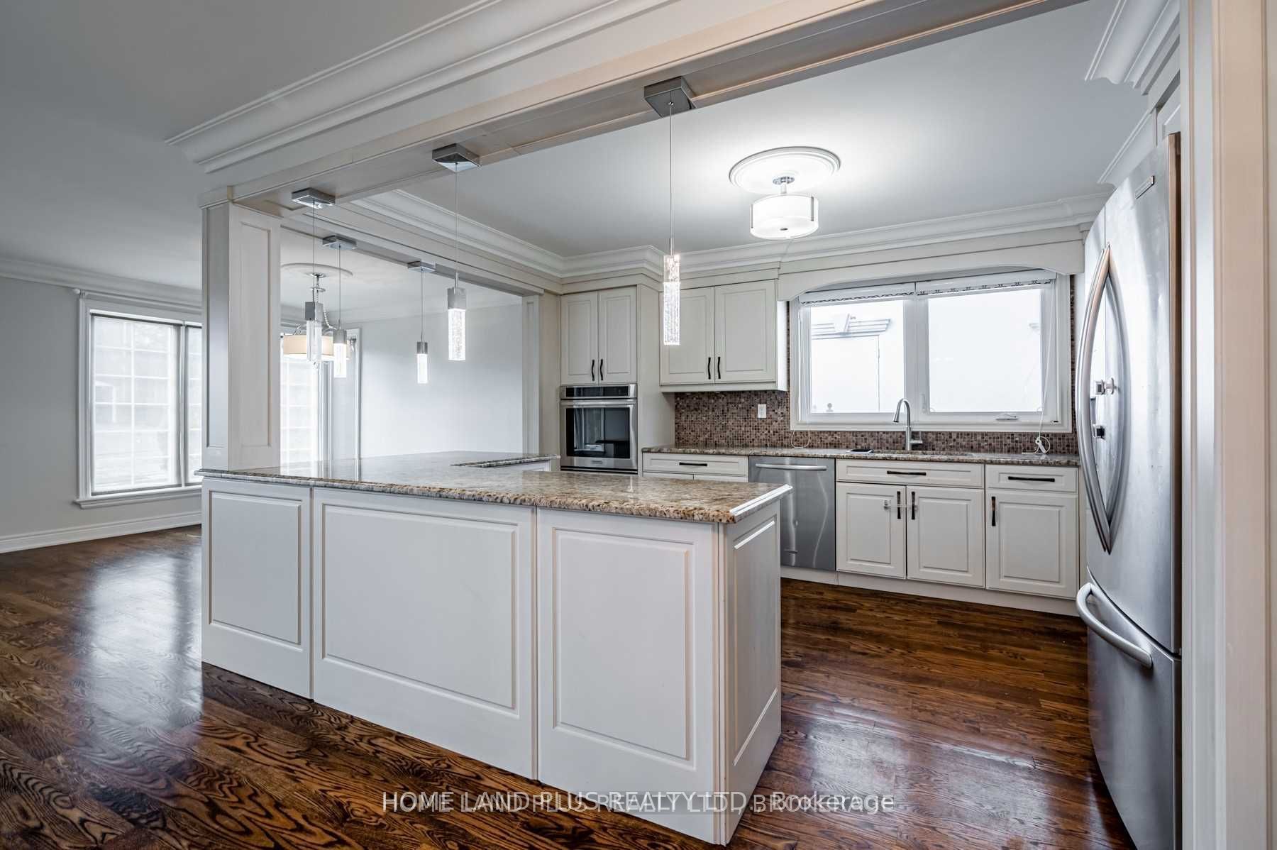 66 Munro Boulevard, Toronto, ON M2P 1C2 photo 4