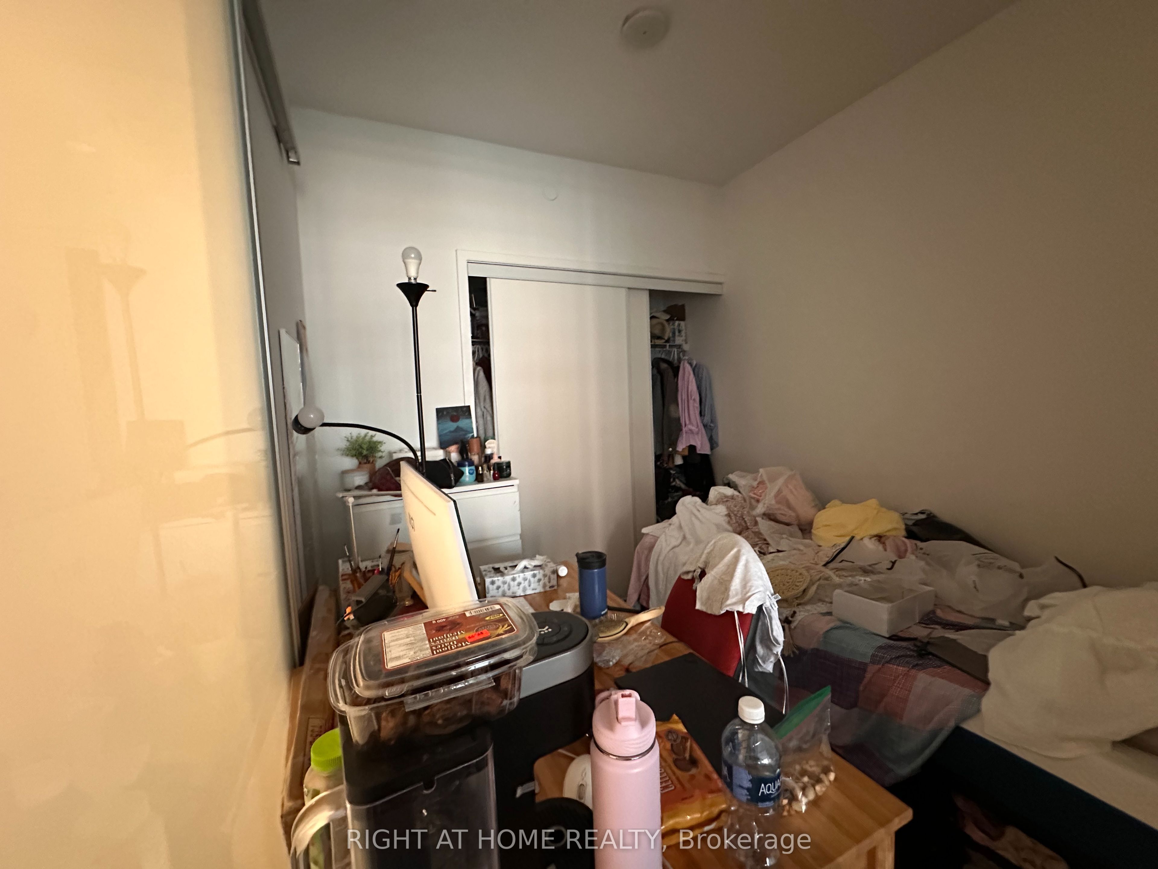 33 Helendale Avenue 1708, Toronto, ON M4R 0A4 photo 5