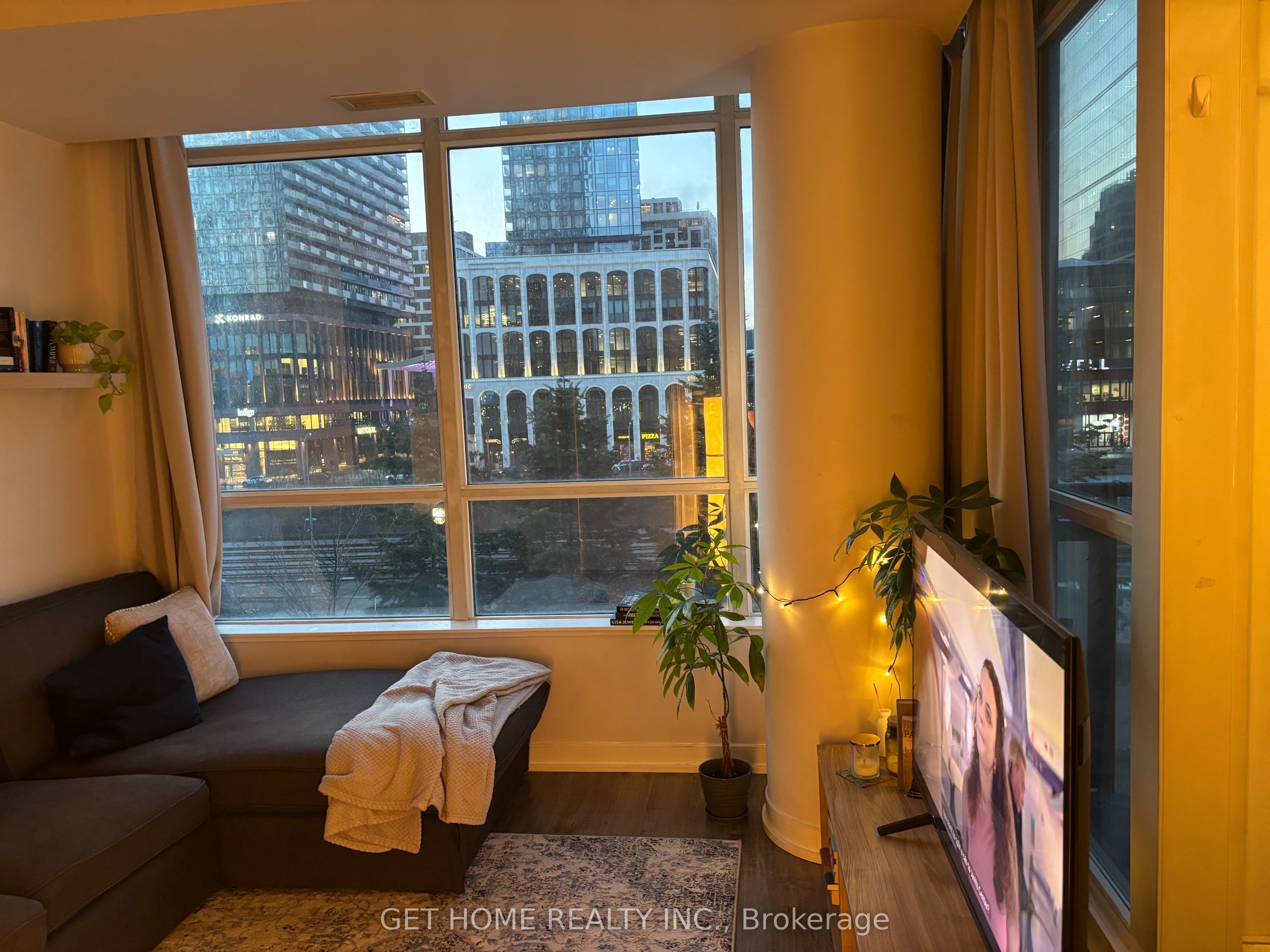 8 Telegram Mews 318, Toronto, ON M5V 3Z5 photo 2