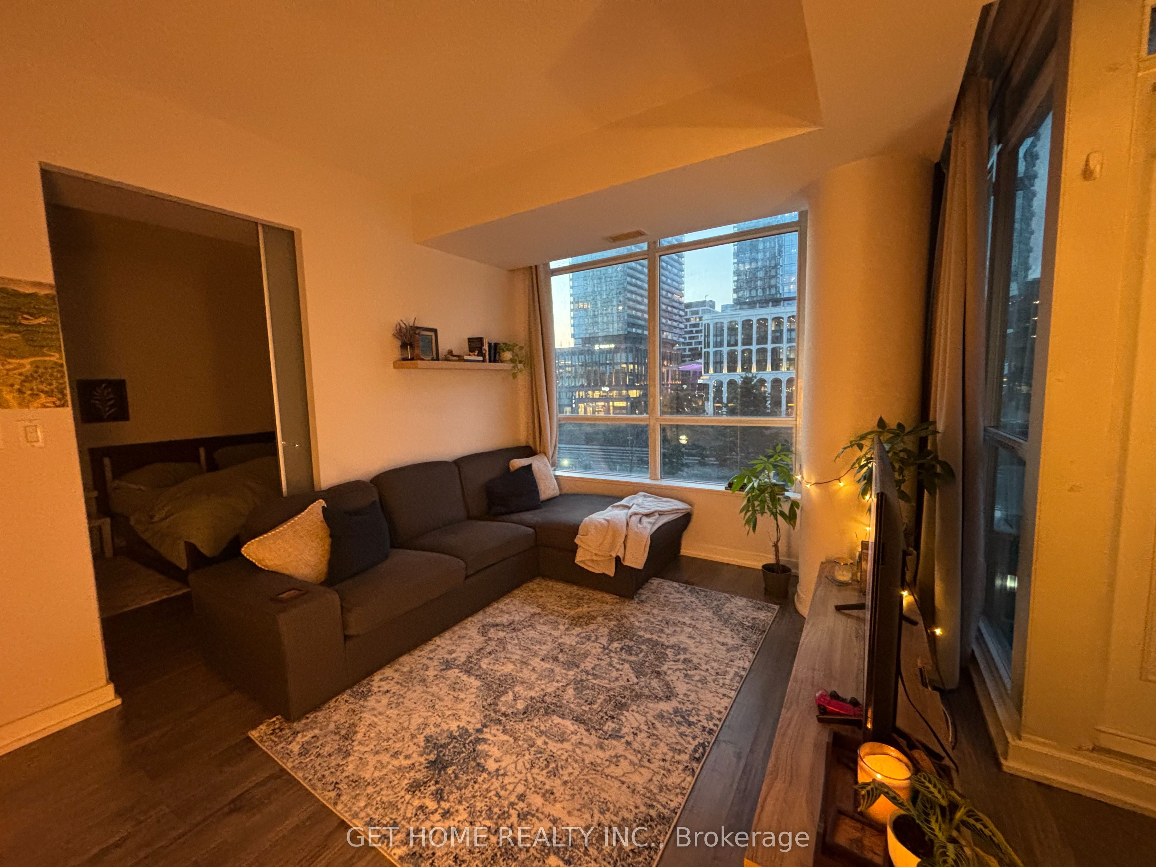 8 Telegram Mews 318, Toronto, ON M5V 3Z5 photo 4
