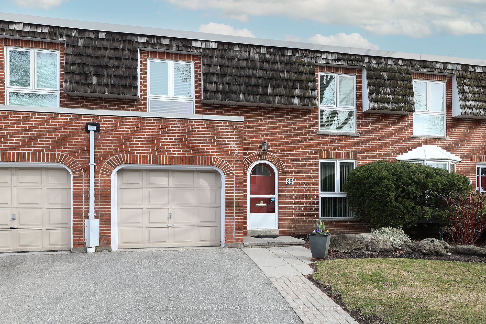 38 Crimson Millway, Toronto, ON M2L 1T6