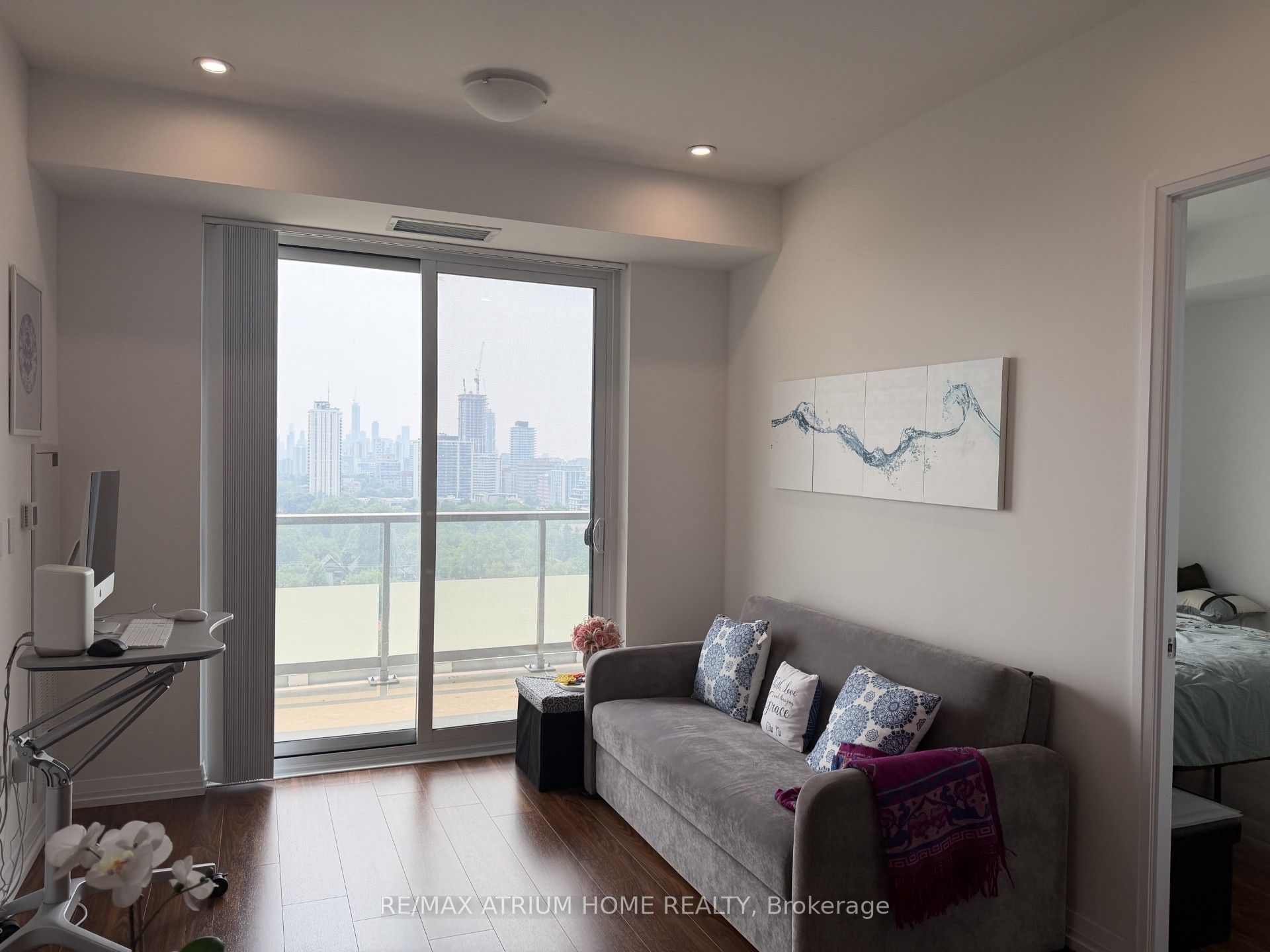 25 Holly Street 1708, Toronto, ON M4S 0E3 photo 4