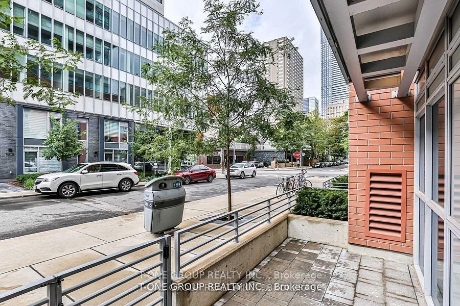 92 McGill Street, Toronto, ON M5B 0B5 photo 3