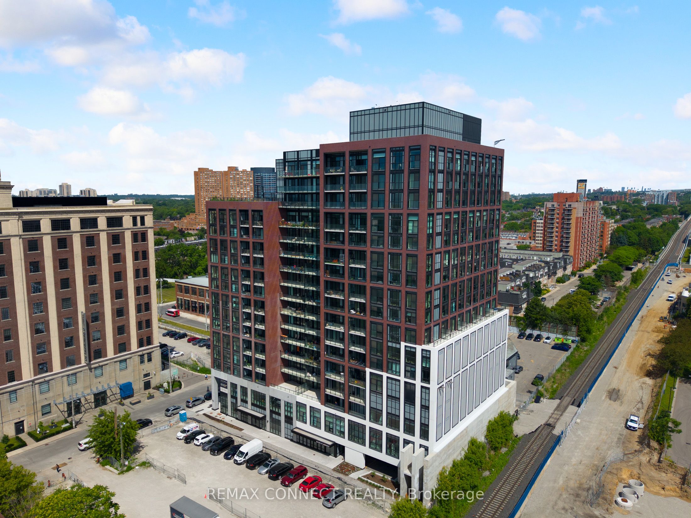 181 Sterling Road 1605, Toronto, ON M6R 2B2 photo 5