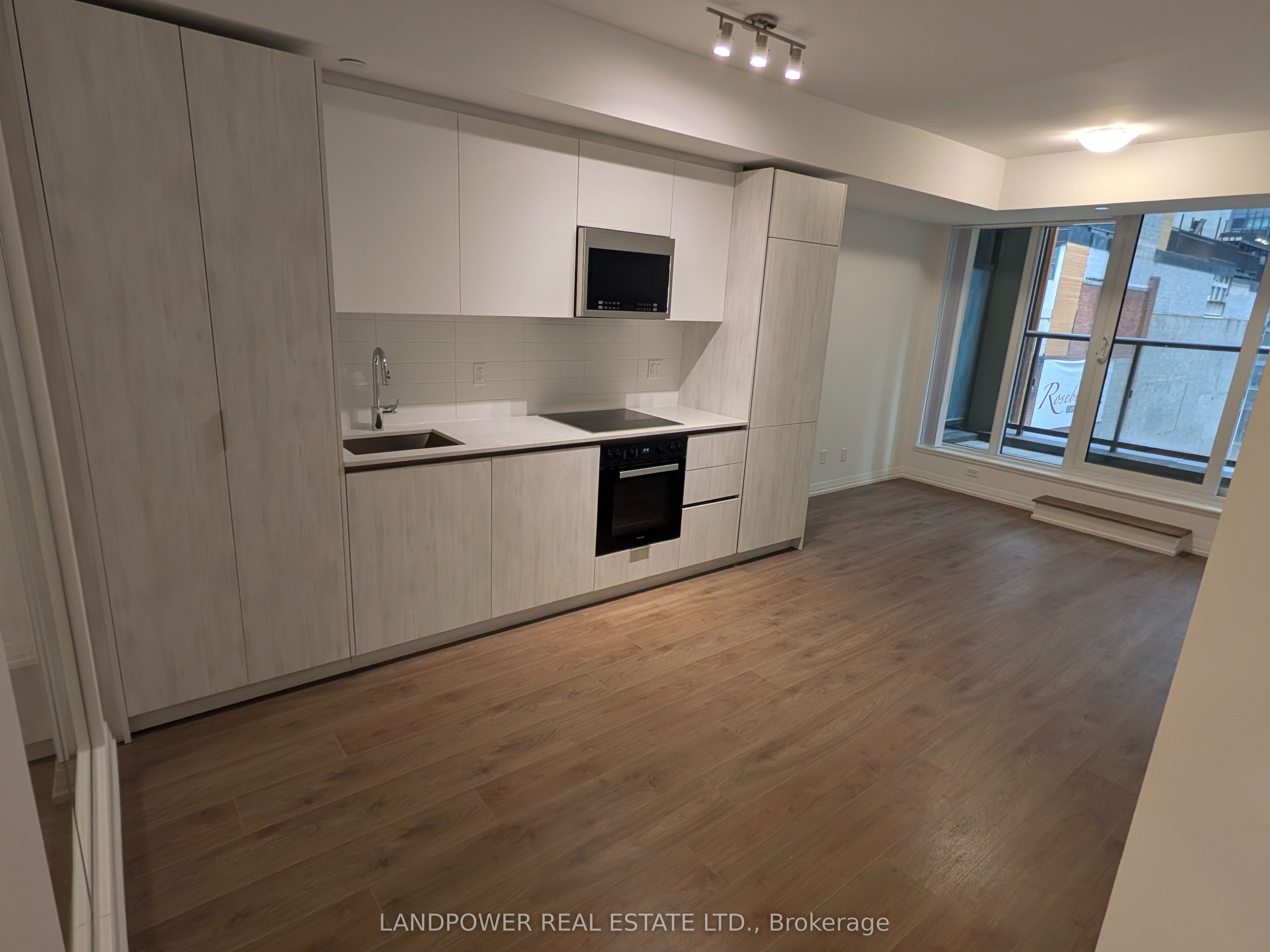 400 King Street W 510, Toronto, ON M5V 1K2 photo 3