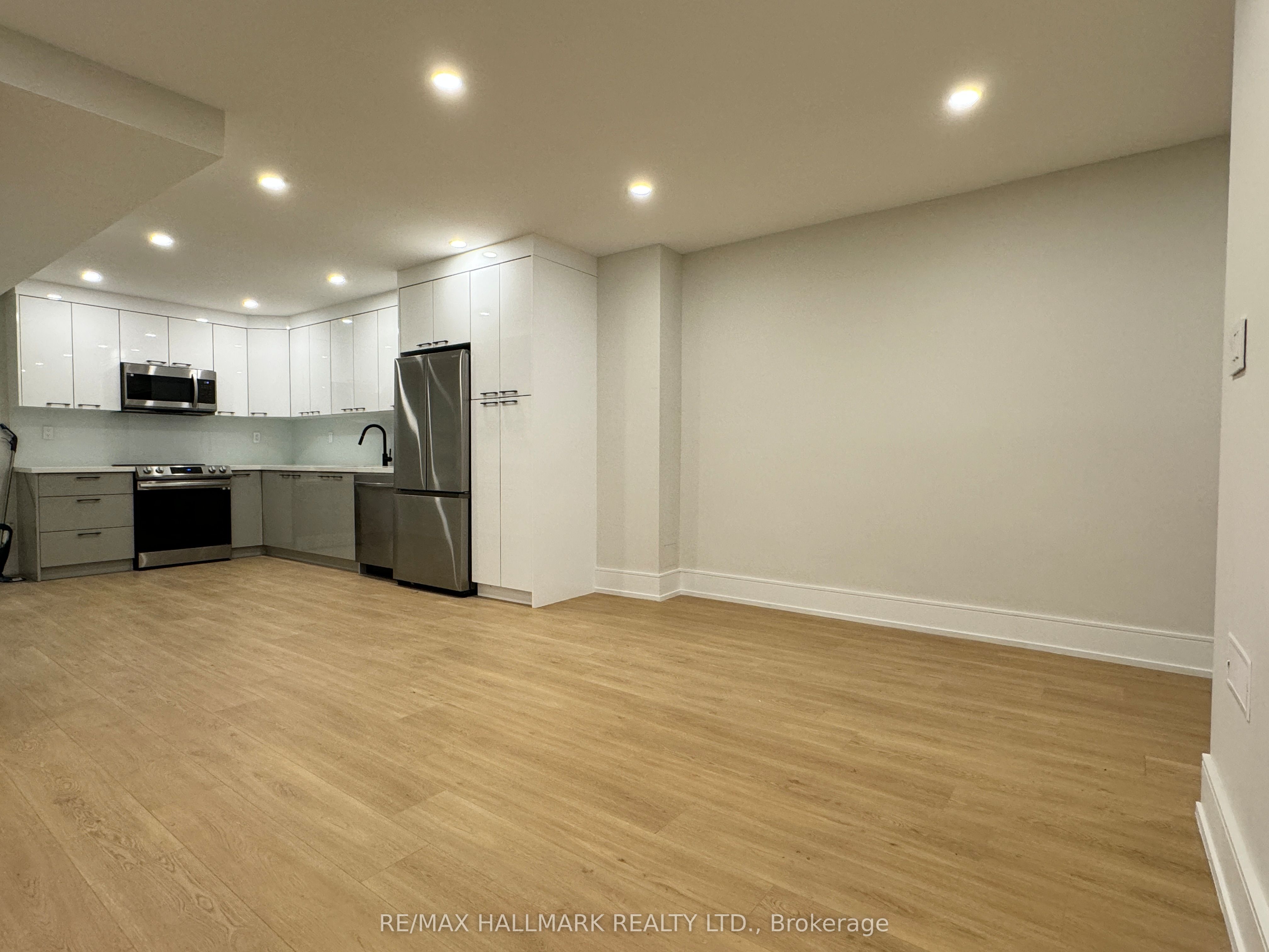 116 Bellevue Avenue Main, Toronto, ON M5T 2N9