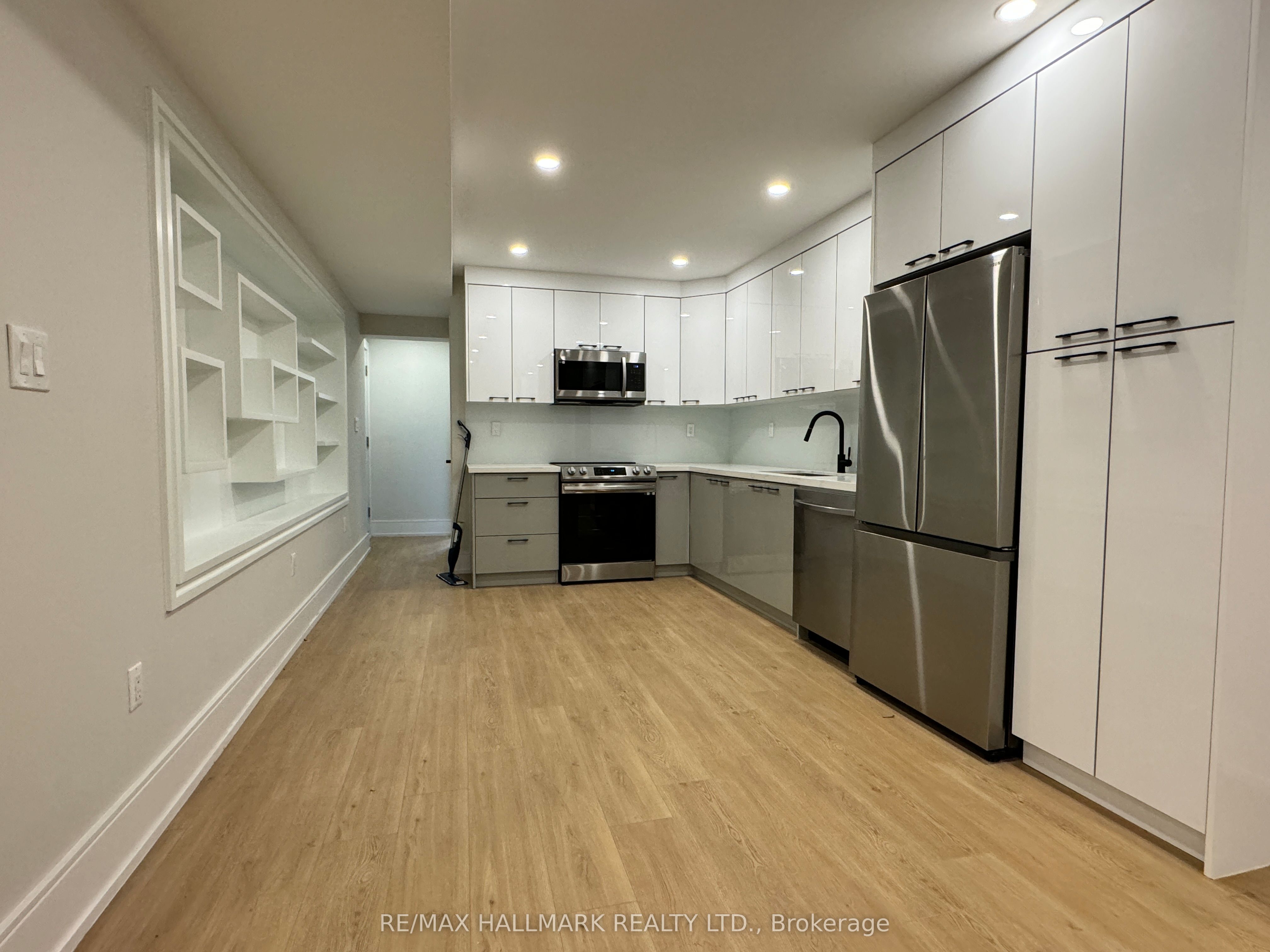 116 Bellevue Avenue Main, Toronto, ON M5T 2N9 photo 2