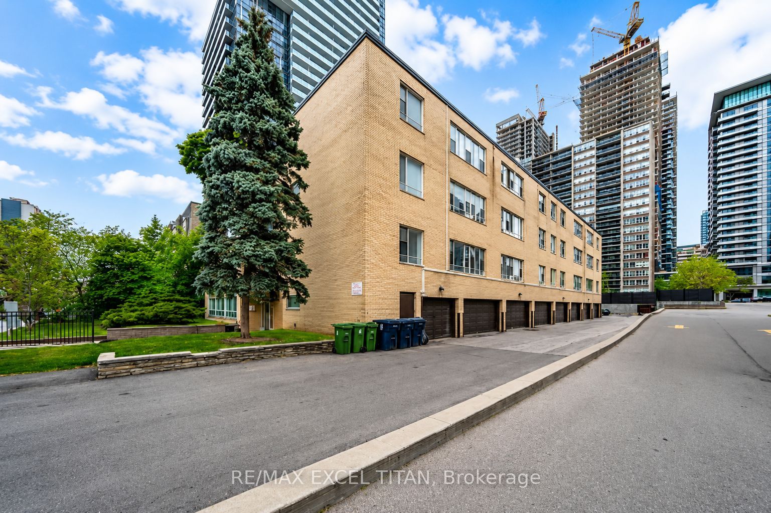 77 Erskine Avenue 205, Toronto, ON M4P 1Y5 photo 3