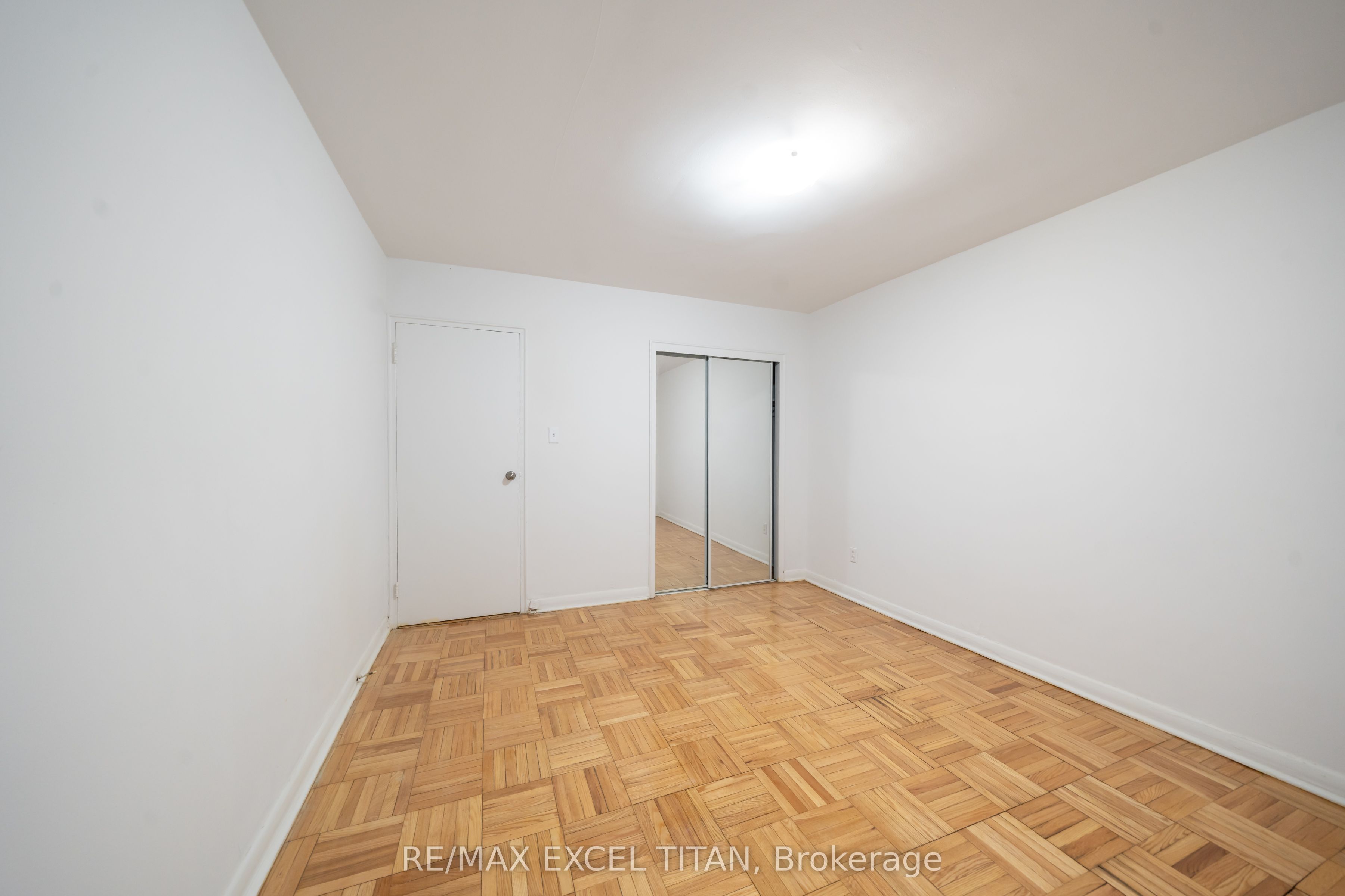 77 Erskine Avenue 205, Toronto, ON M4P 1Y5 photo 5