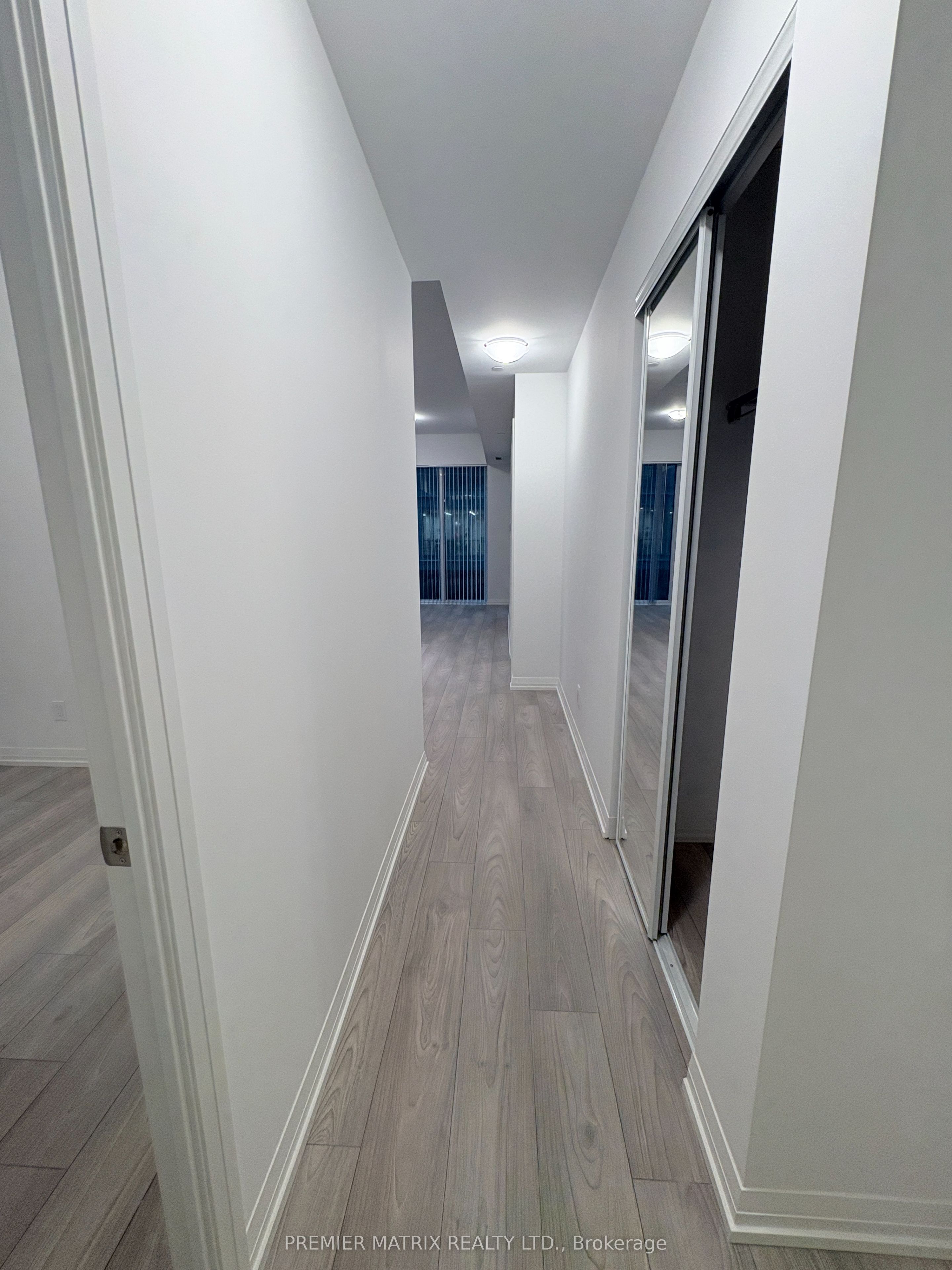 400 King Street W 720, Toronto, ON M5V 1K2 photo 2