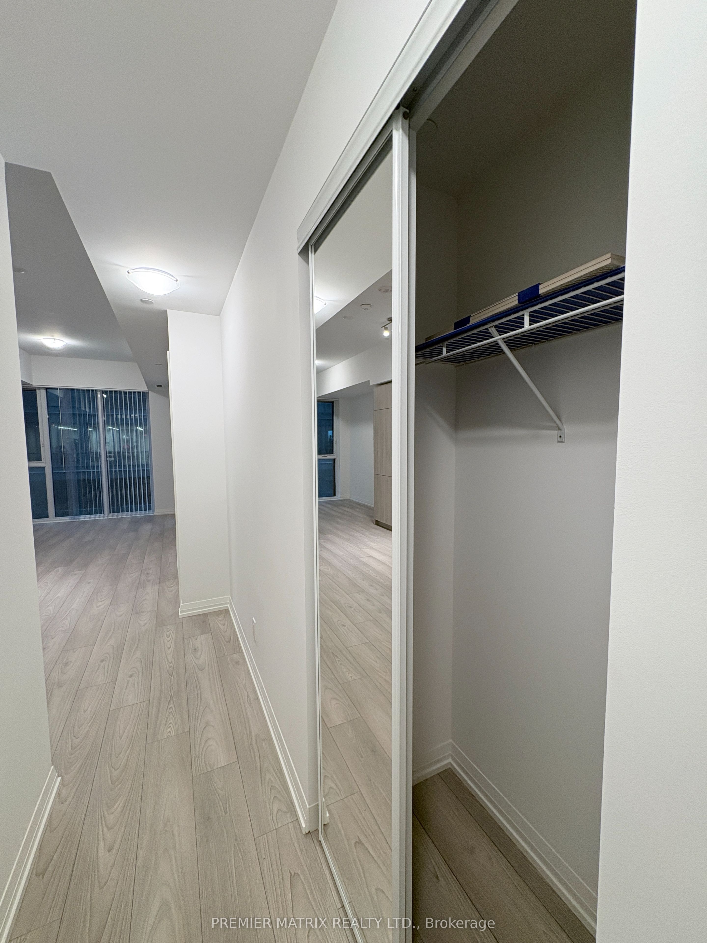 400 King Street W 720, Toronto, ON M5V 1K2 photo 3