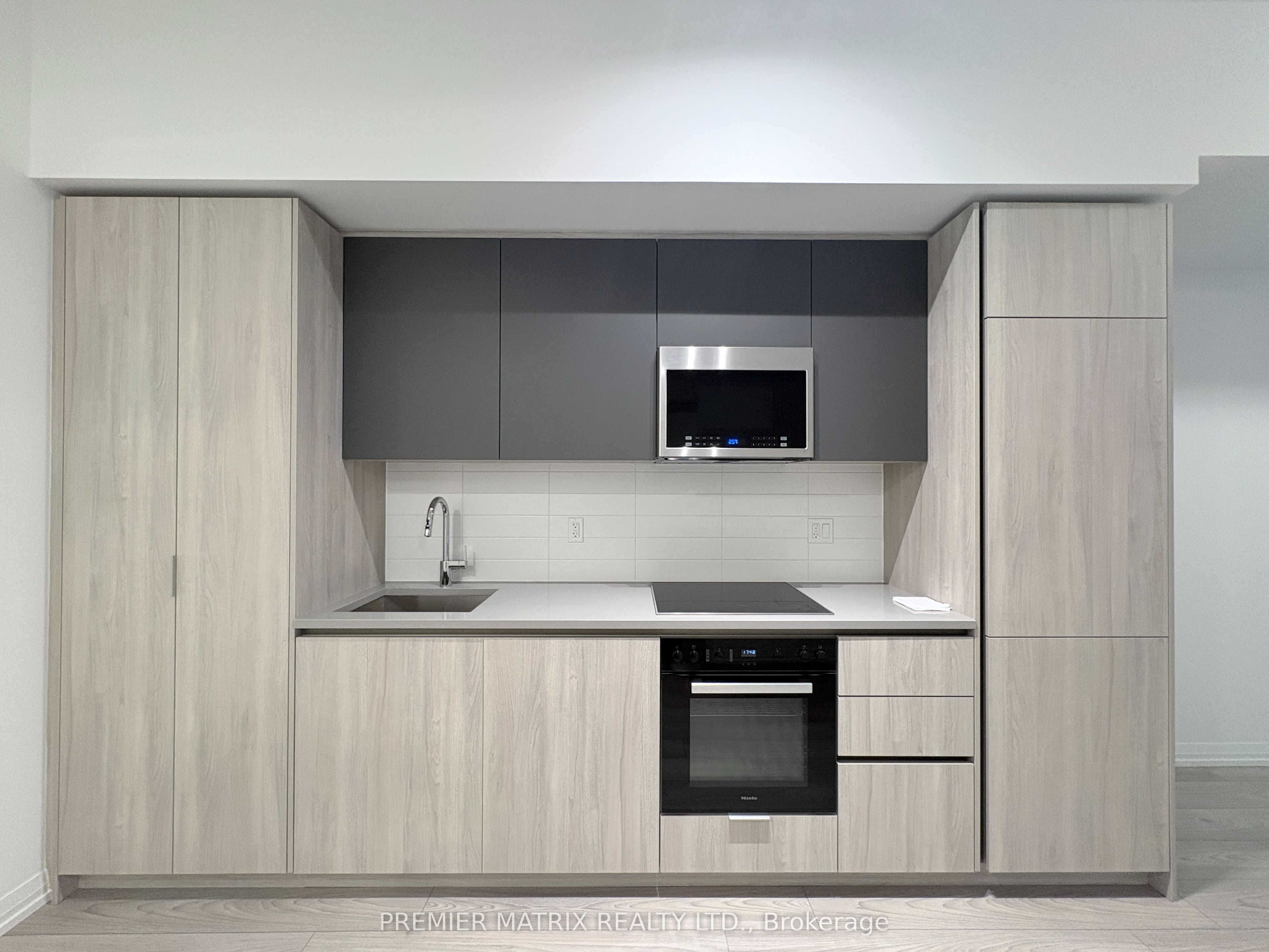 400 King Street W 720, Toronto, ON M5V 1K2 photo 4
