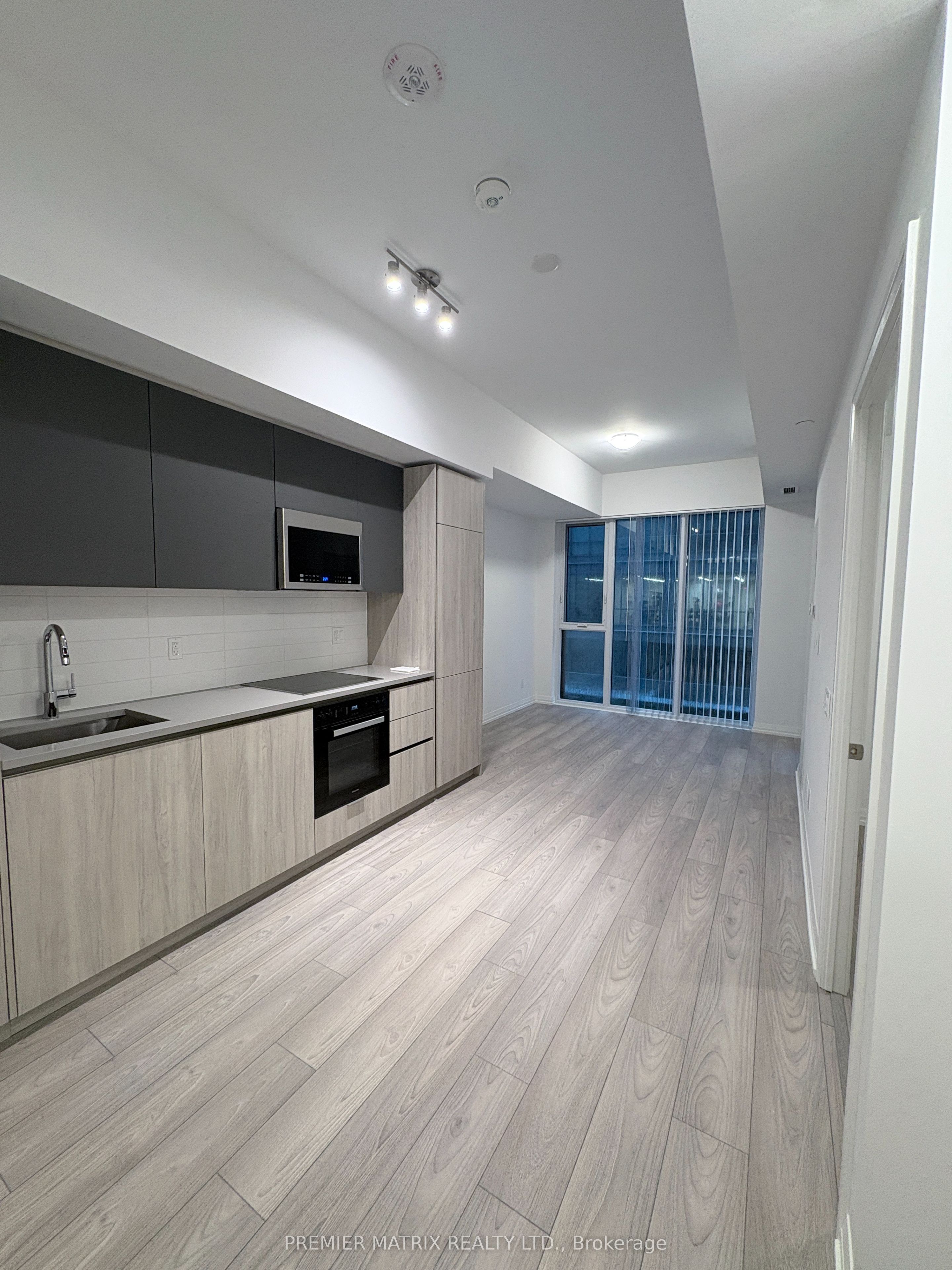 400 King Street W 720, Toronto, ON M5V 1K2 photo 5