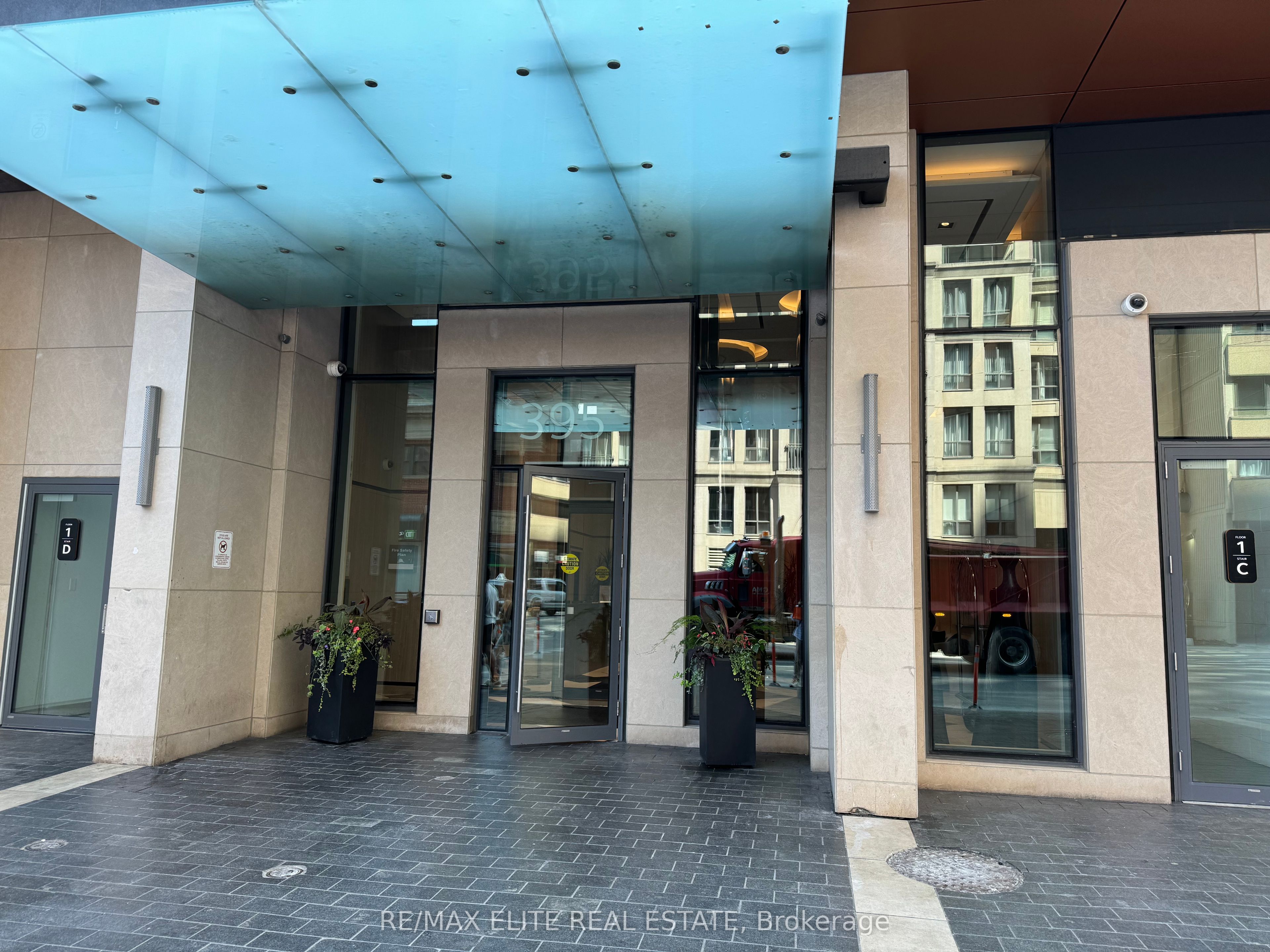 395 Bloor Street E 1811, Toronto, ON M4W 0B4 photo 2