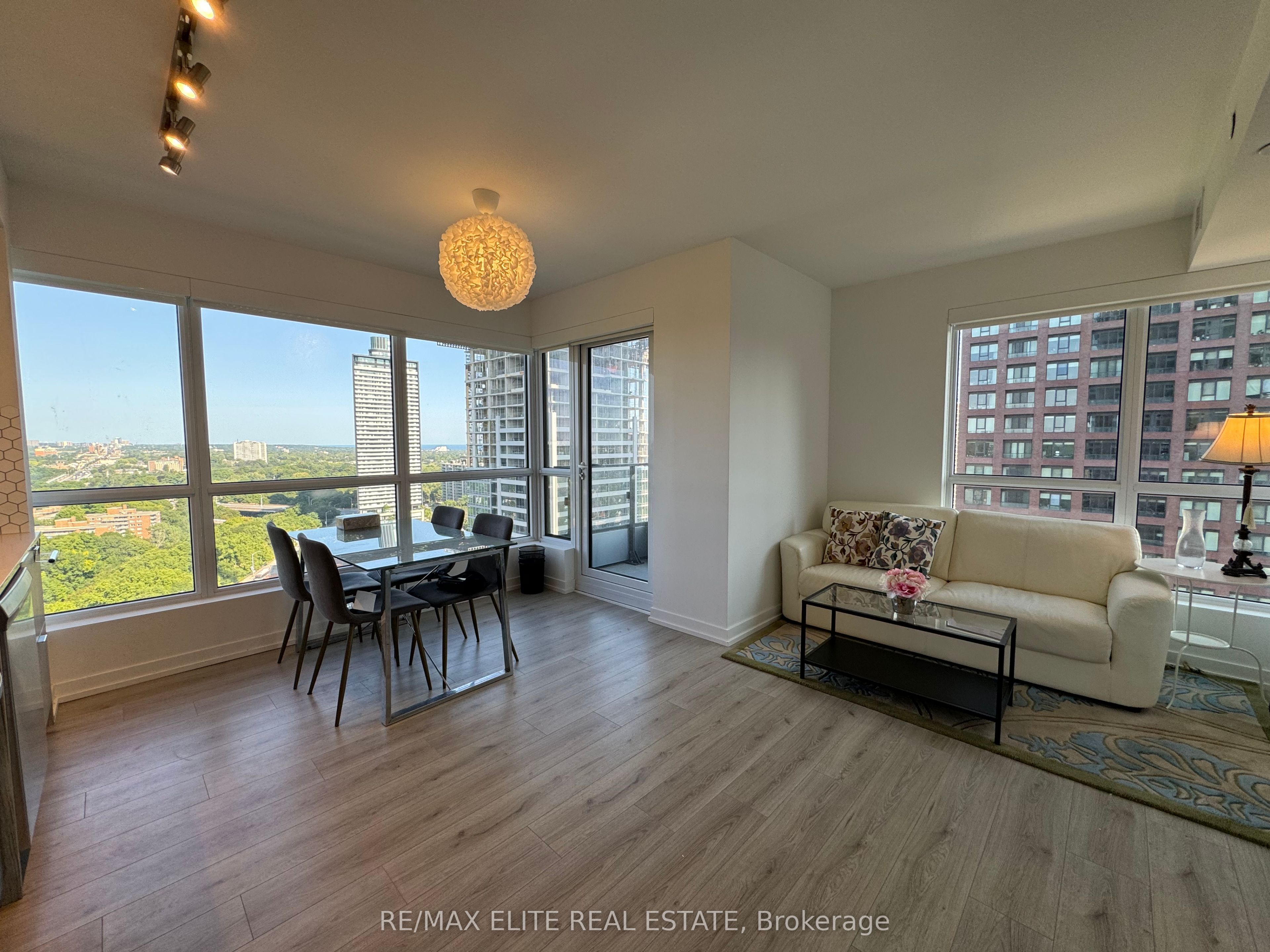 395 Bloor Street E 1811, Toronto, ON M4W 0B4 photo 5