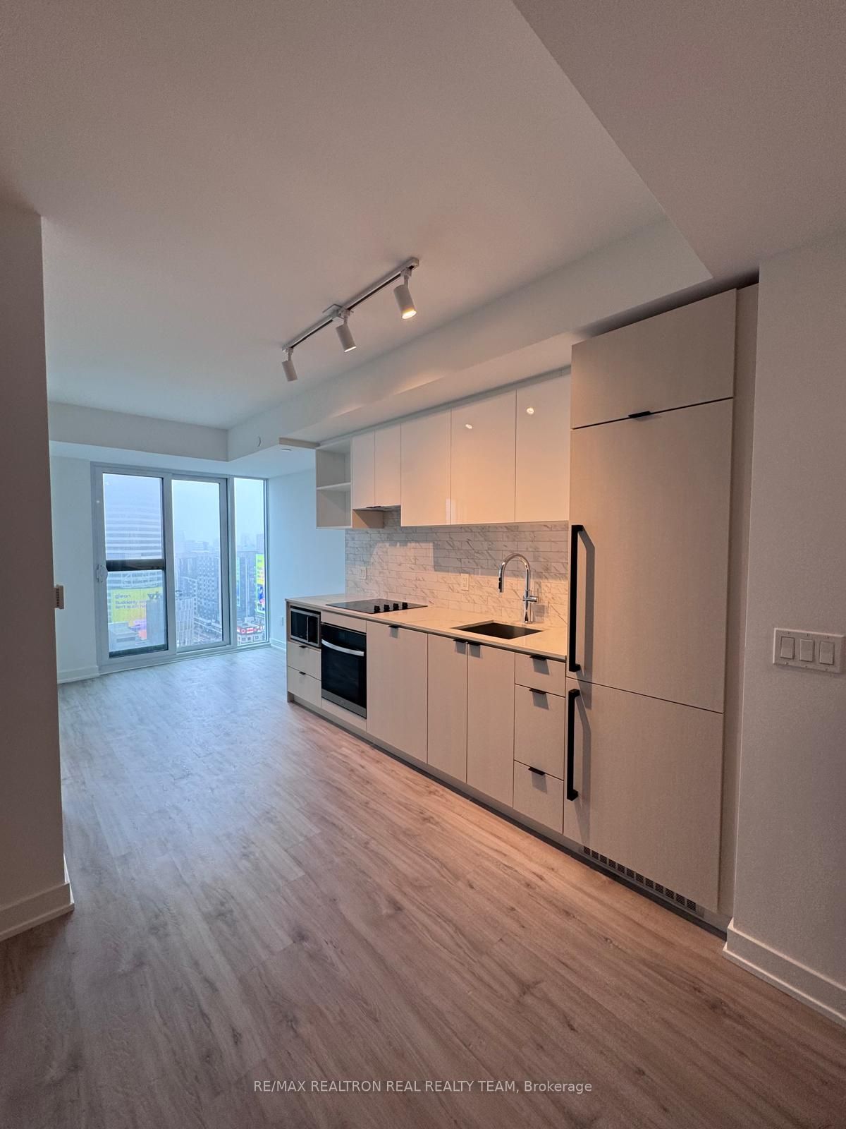 252 Church Street, Toronto, ON M5B 0E6