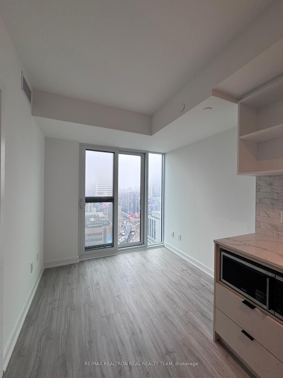 252 Church Street, Toronto, ON M5B 0E6 photo 4