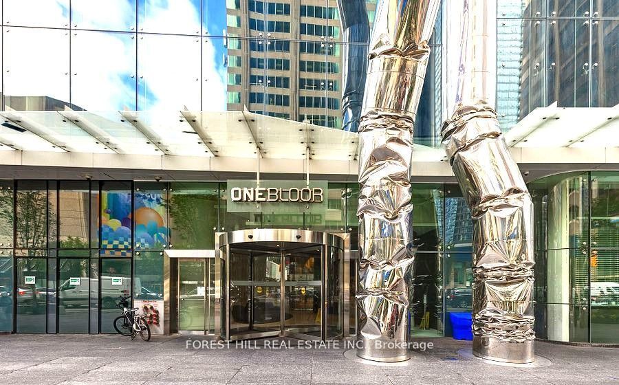 1 Bloor Street E 5210, Toronto, ON M4W 0A8 photo 2