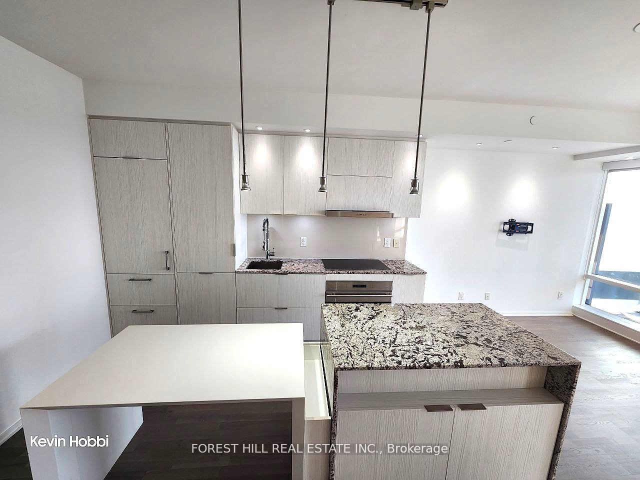 1 Bloor Street E 5210, Toronto, ON M4W 0A8 photo 3