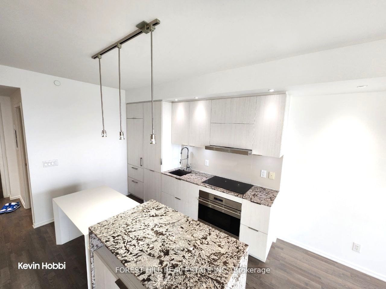 1 Bloor Street E 5210, Toronto, ON M4W 0A8 photo 4