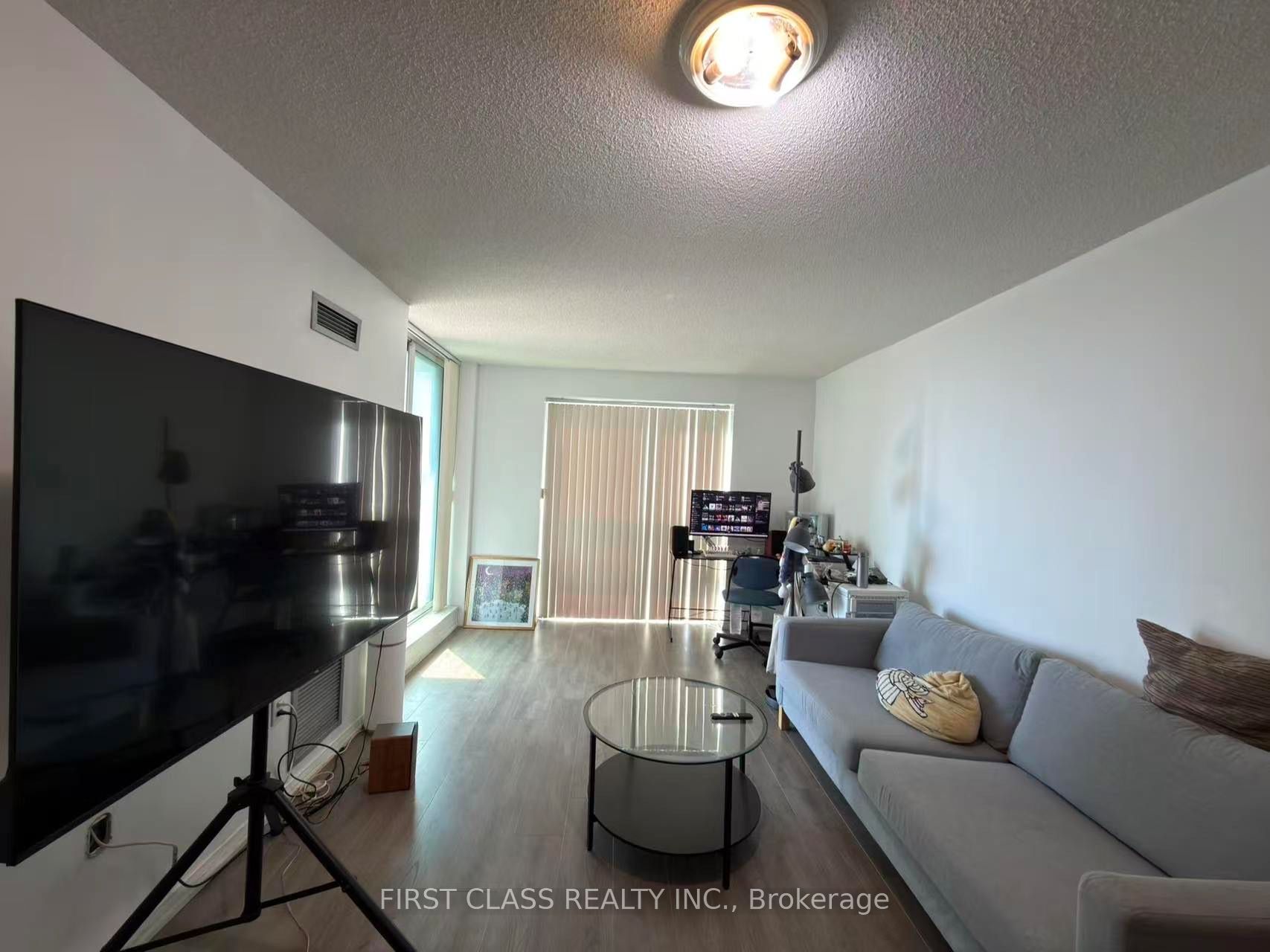 3 Pemberton Avenue 1409, Toronto, ON M2M 4M1 photo 2