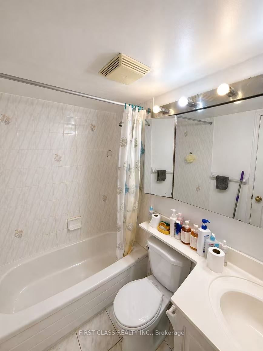 3 Pemberton Avenue 1409, Toronto, ON M2M 4M1 photo 5