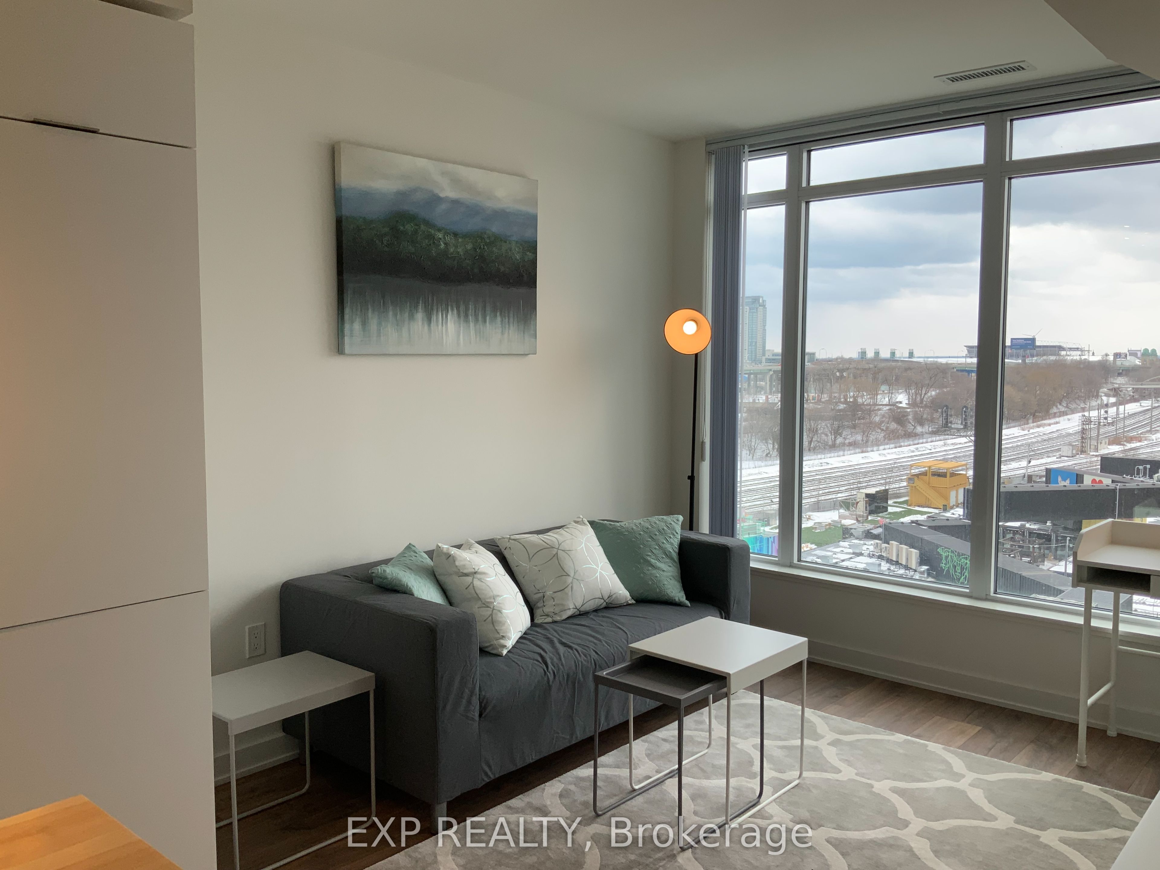 27 Bathurst Street 512, Toronto, ON M5V 0R1 photo 4
