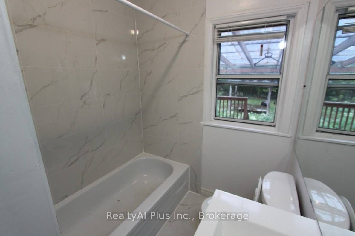 37 Grantbrook Street, Toronto, ON M2R 2E8
