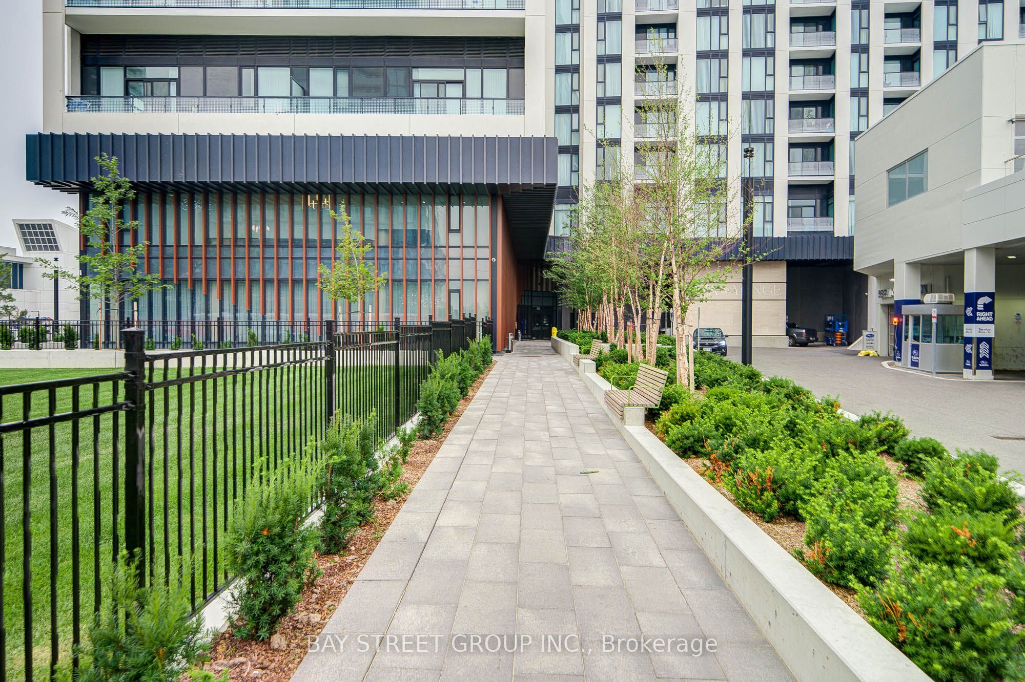 5858 Yonge Street 2023, Toronto, ON M2M 0C6 photo 2