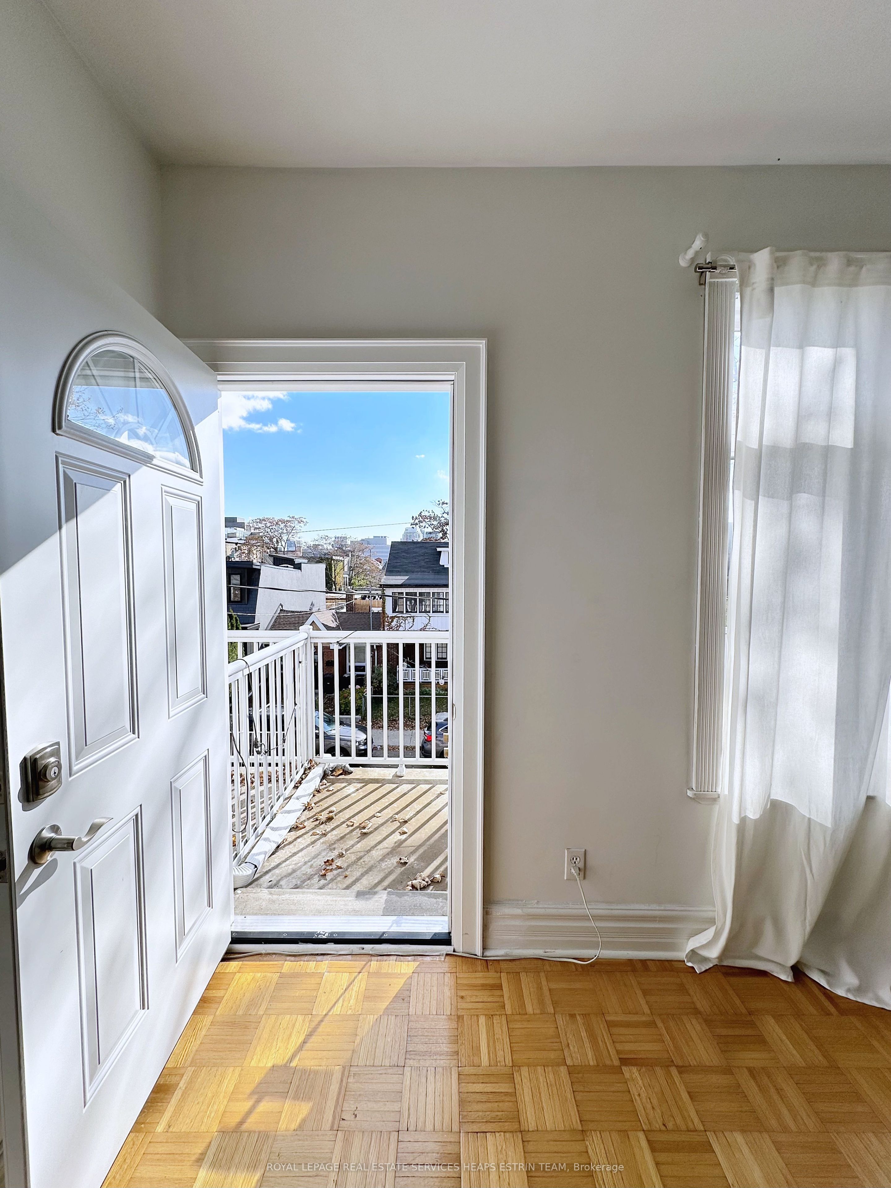 12 Foxley Street N 2nd/3rd, Toronto, ON M6J 1R1 photo 5