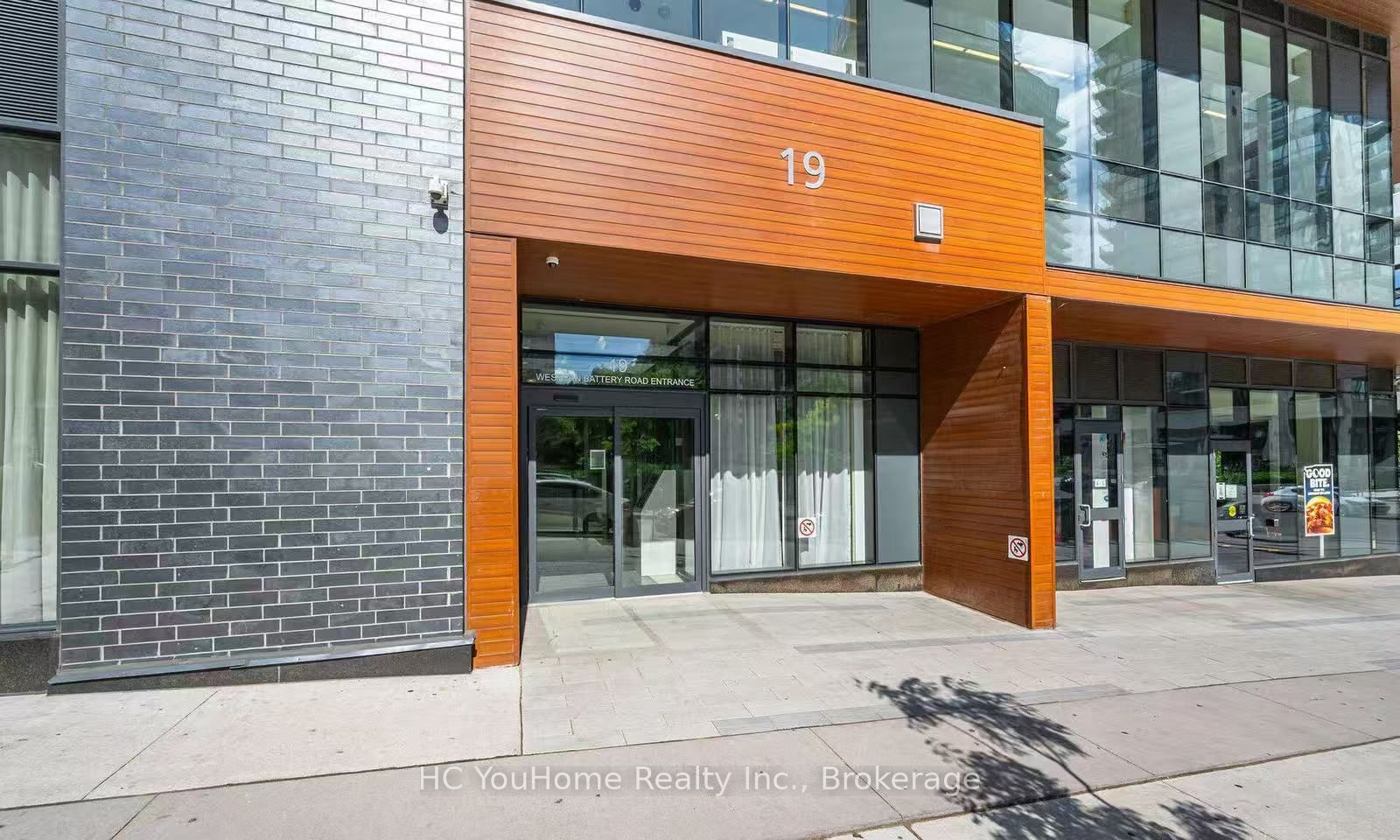 19 Western Battery Road 2915, Toronto, ON M6K 0E3 photo 2