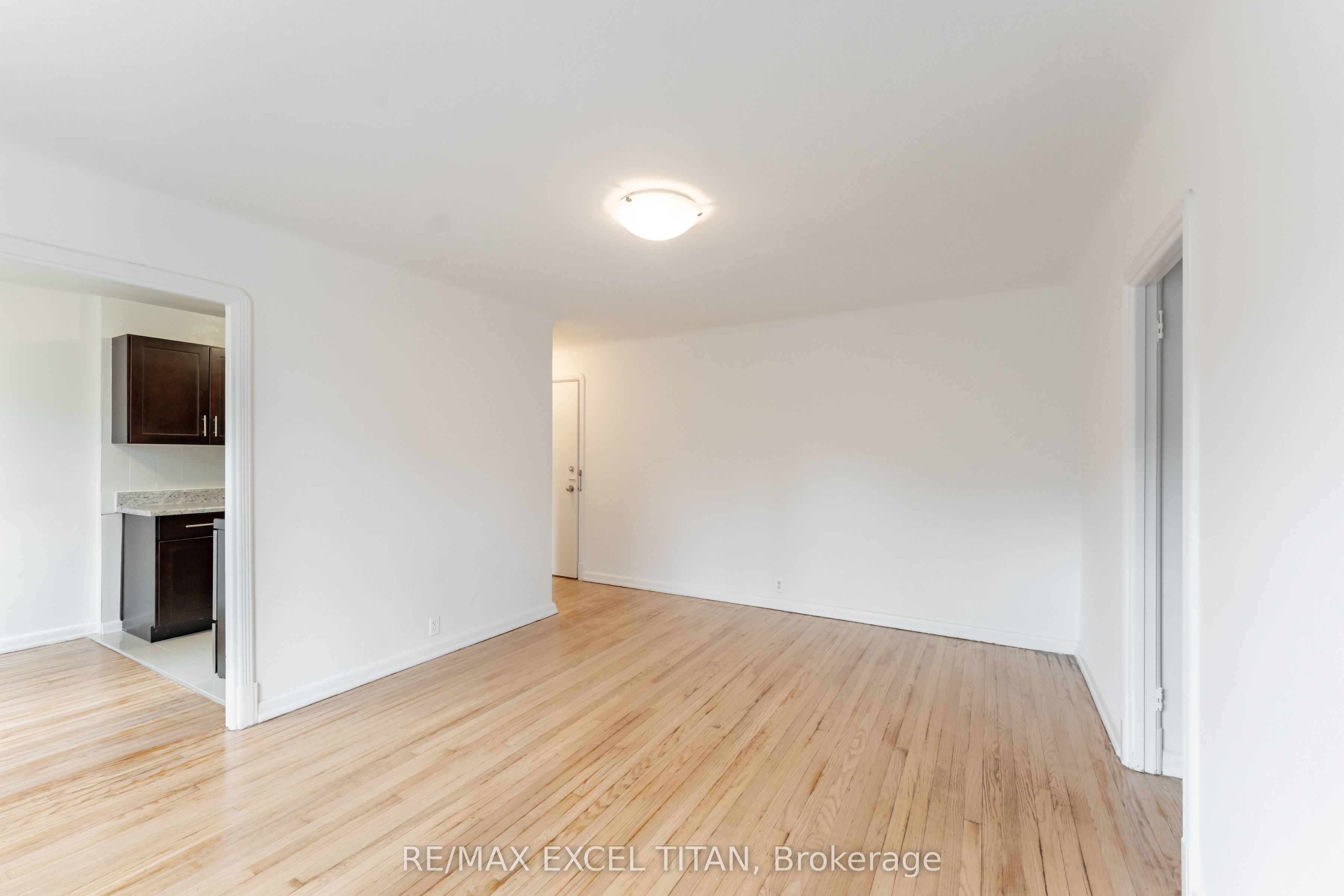 8 Mallory Gardens 35, Toronto, ON M4V 2A6 photo 5