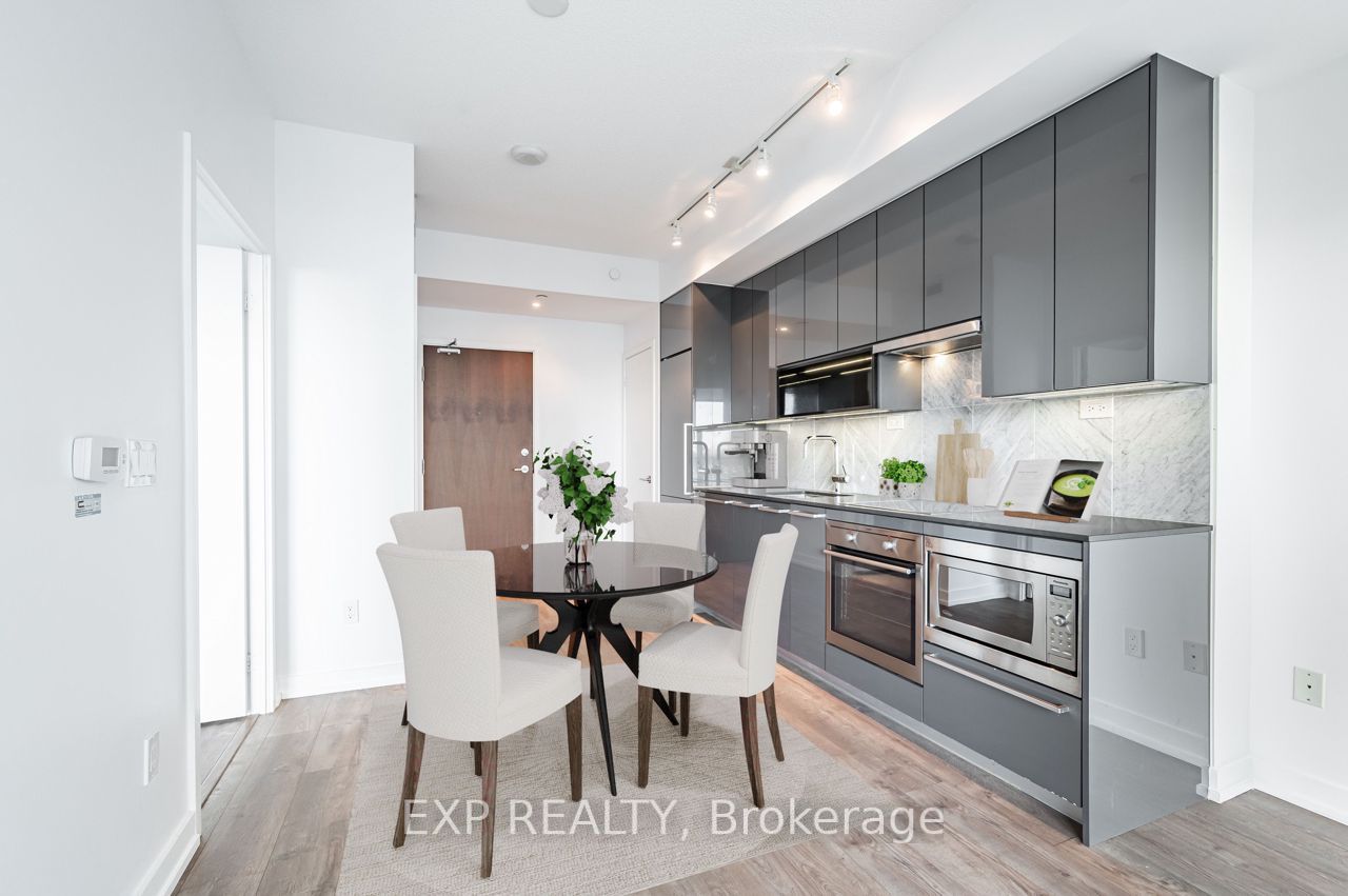 115 Mcmahon Drive 206, Toronto, ON M2K 0E3 photo 2
