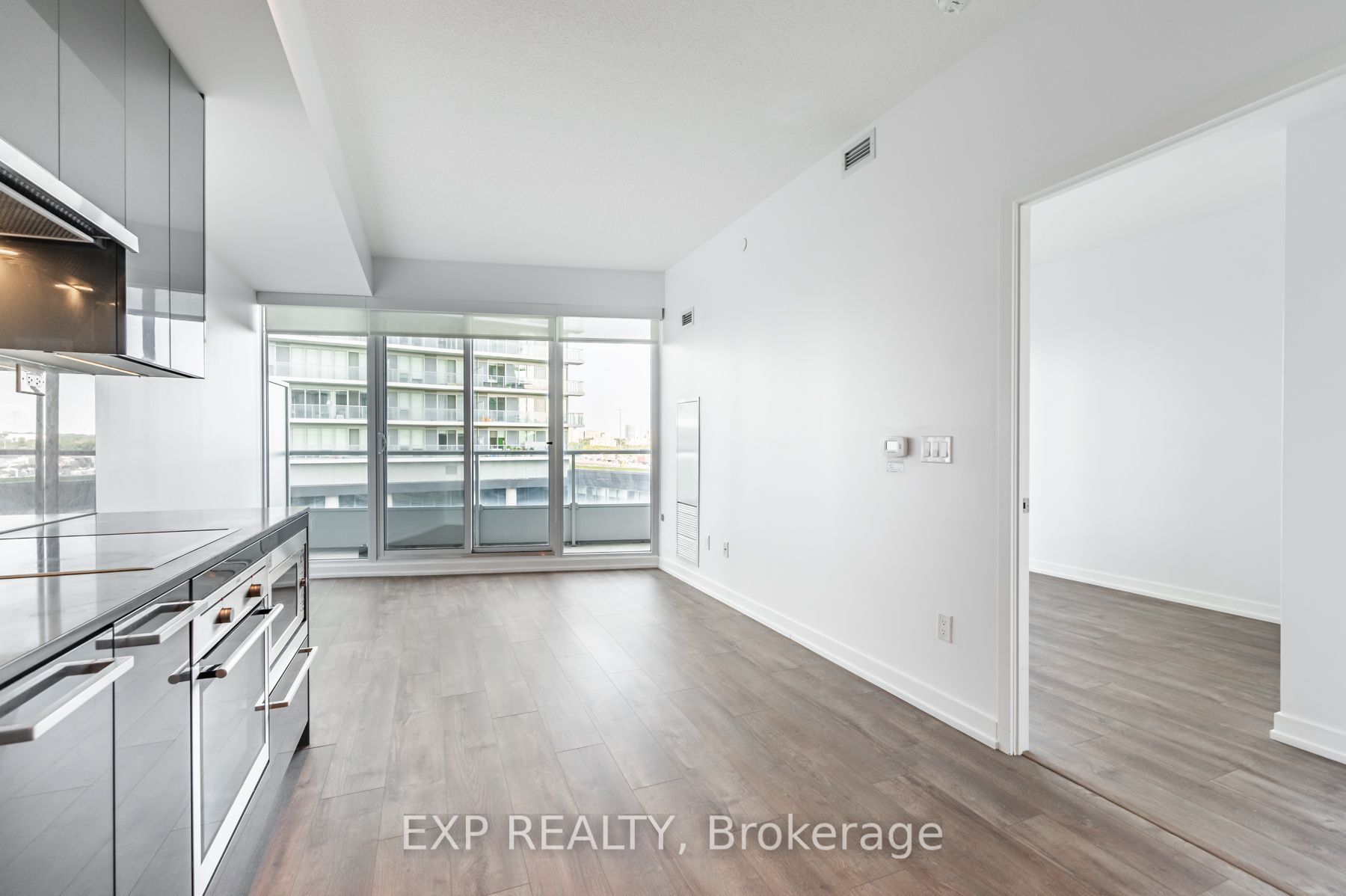 115 Mcmahon Drive 206, Toronto, ON M2K 0E3 photo 3