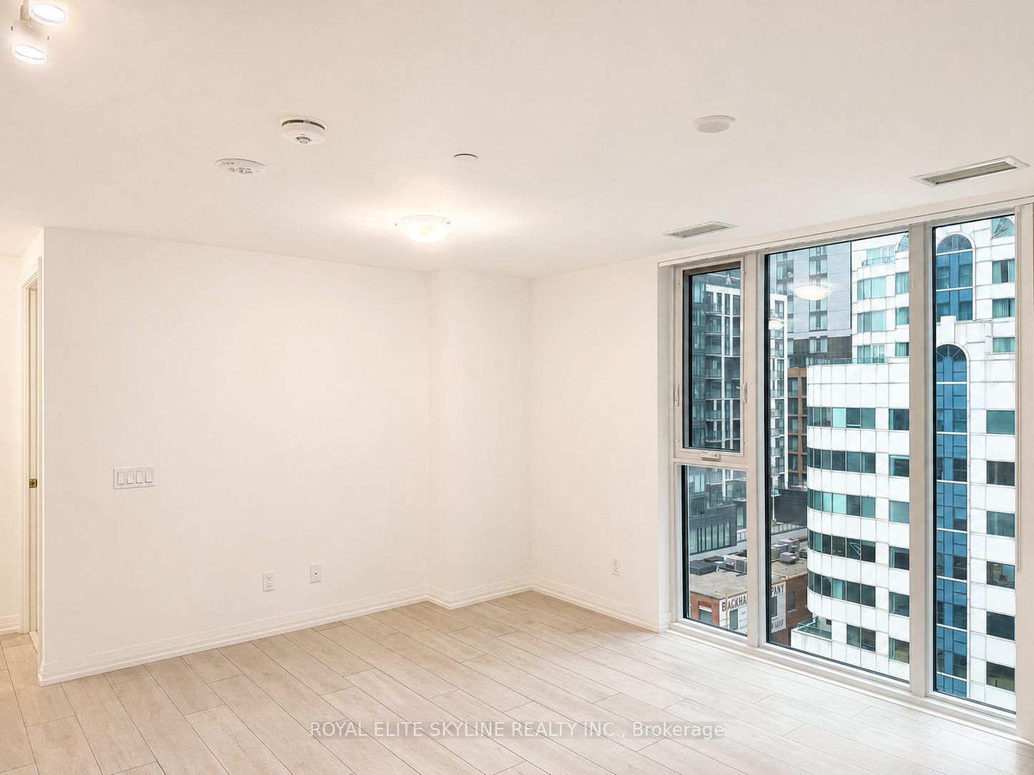 400 King Street W 1008, Toronto, ON M5V 0X8 photo 2