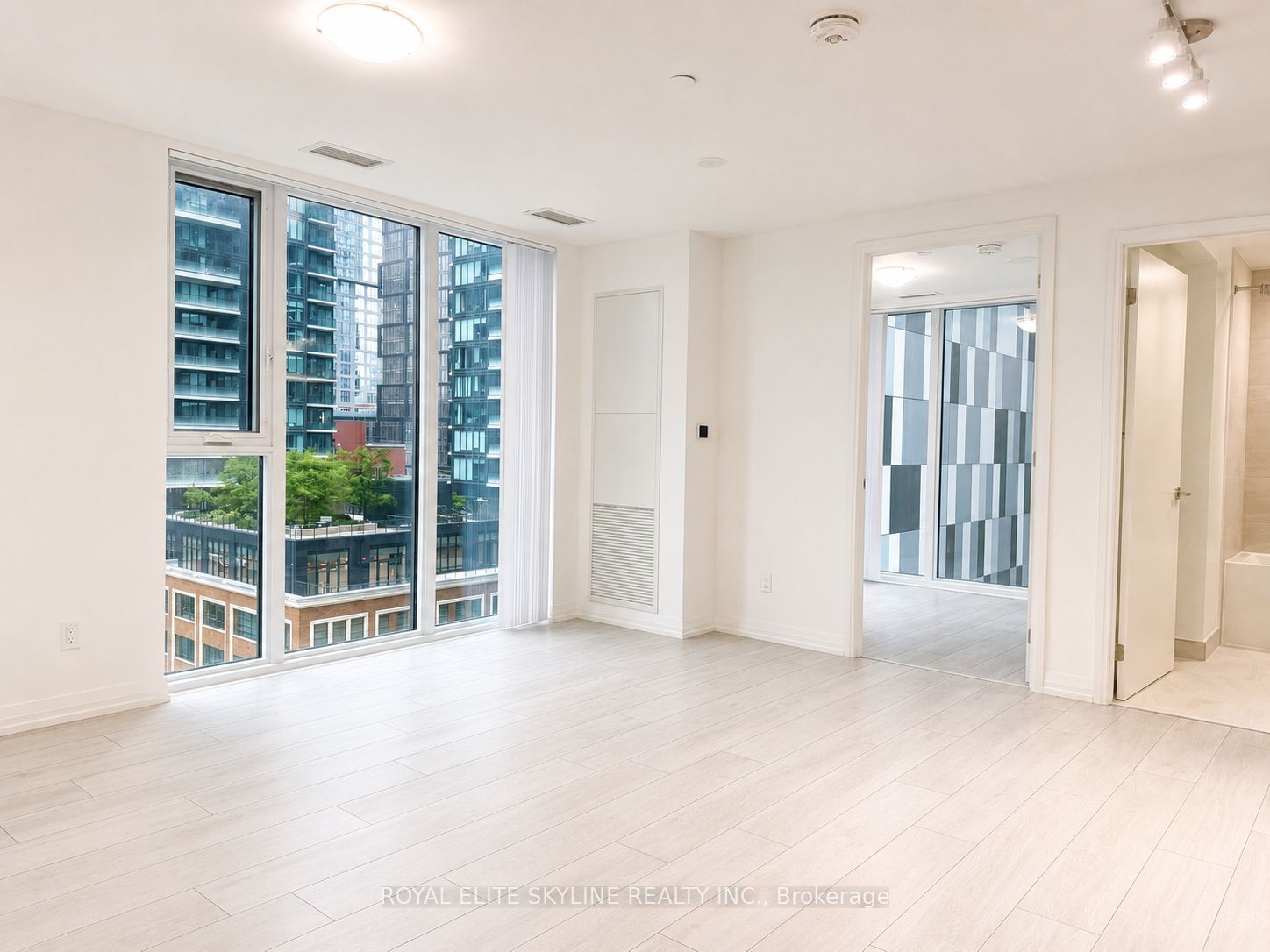 400 King Street W 1008, Toronto, ON M5V 0X8 photo 4