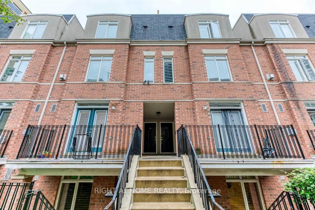 415 Jarvis Street 327, Toronto, ON M4Y 3C1