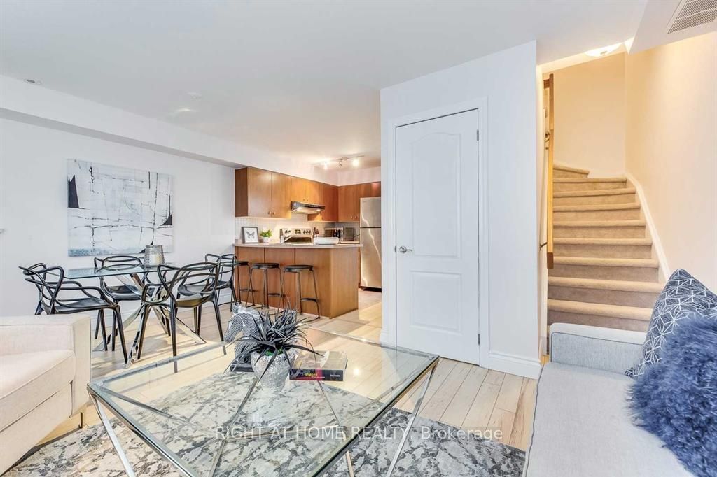 415 Jarvis Street 327, Toronto, ON M4Y 3C1 photo 5