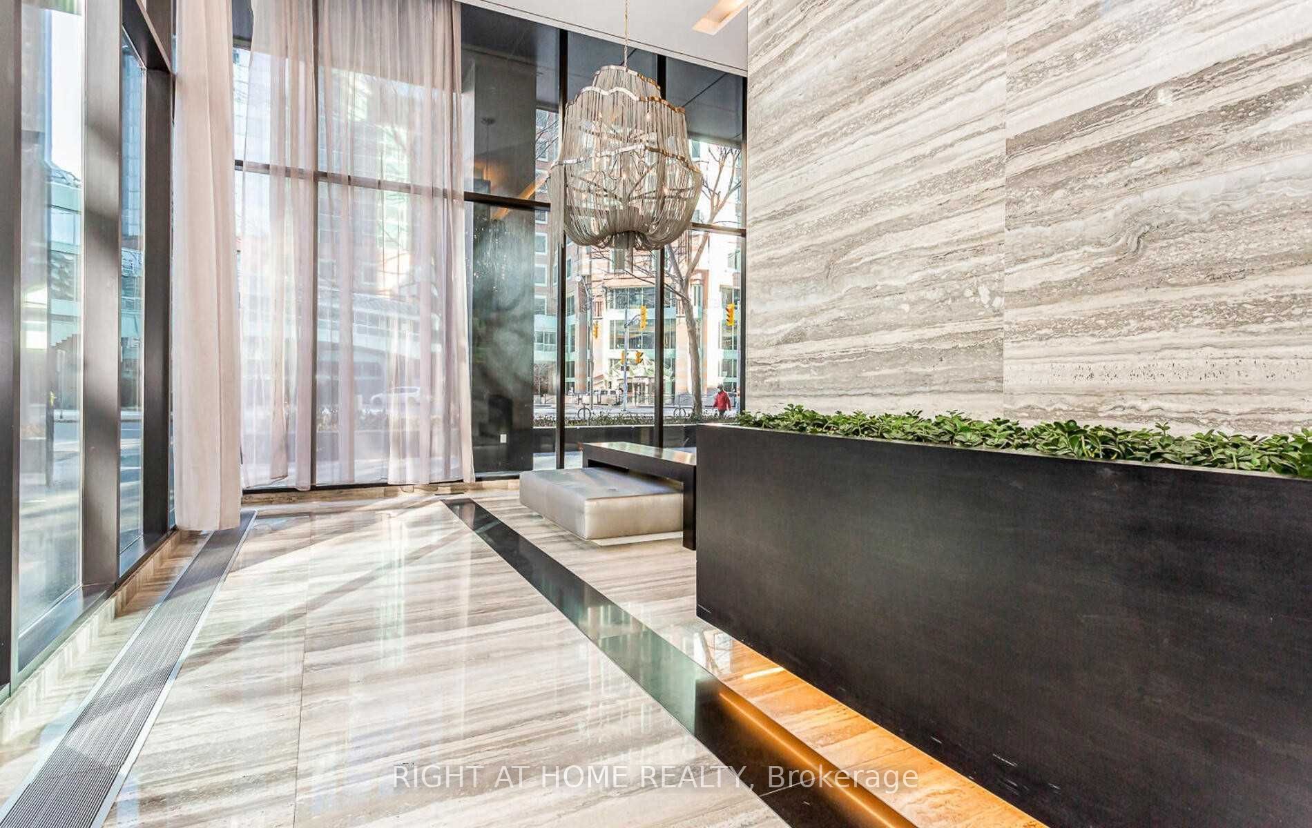 110 Charles Street E 1702, Toronto, ON M4Y 1T5 photo 5